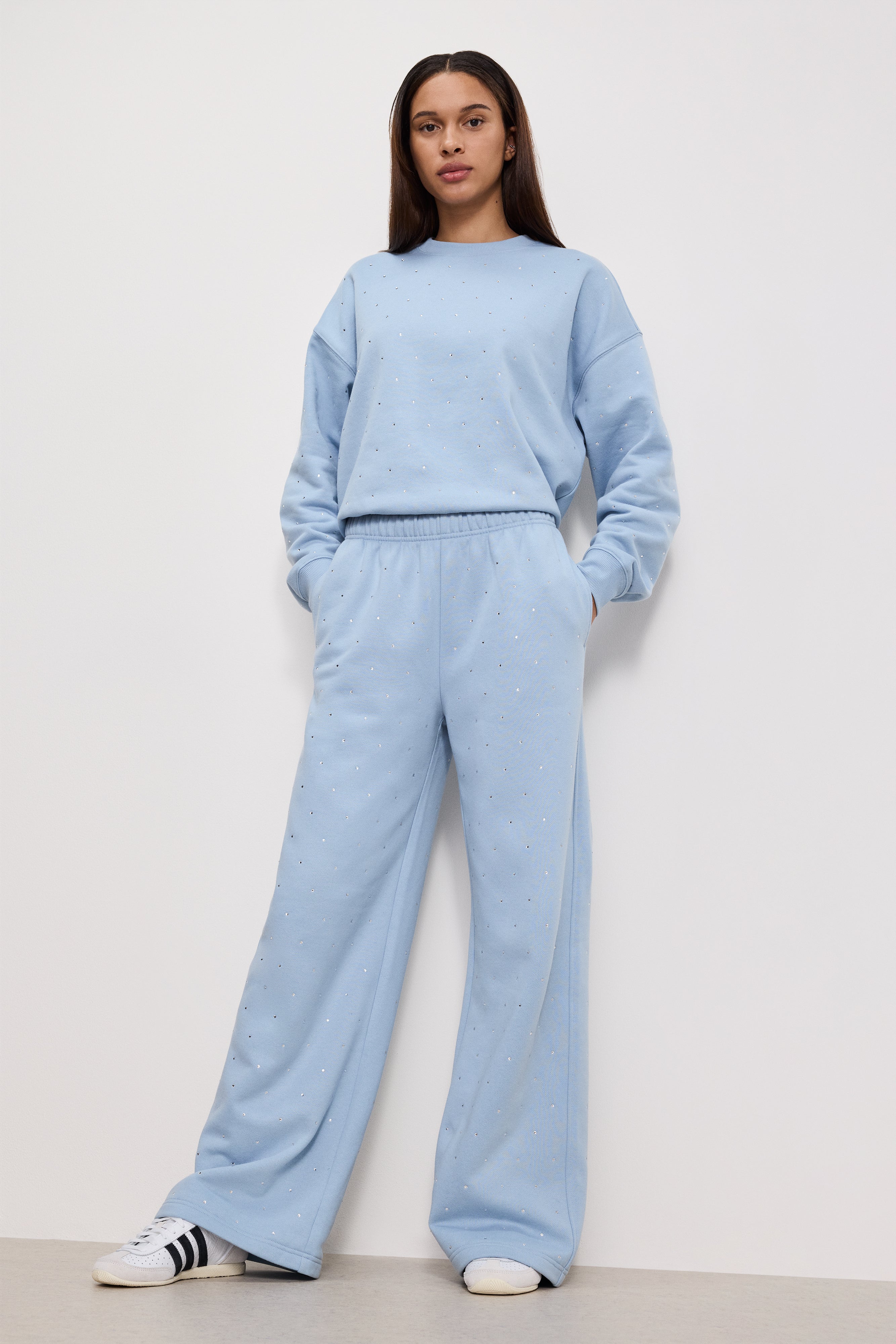 GOOD AMERICAN Glossy Relaxed-Fit Lounge Pants | Ultra-Soft Winter Sweatpants with Wide Leg | Casual Winter Sky 001