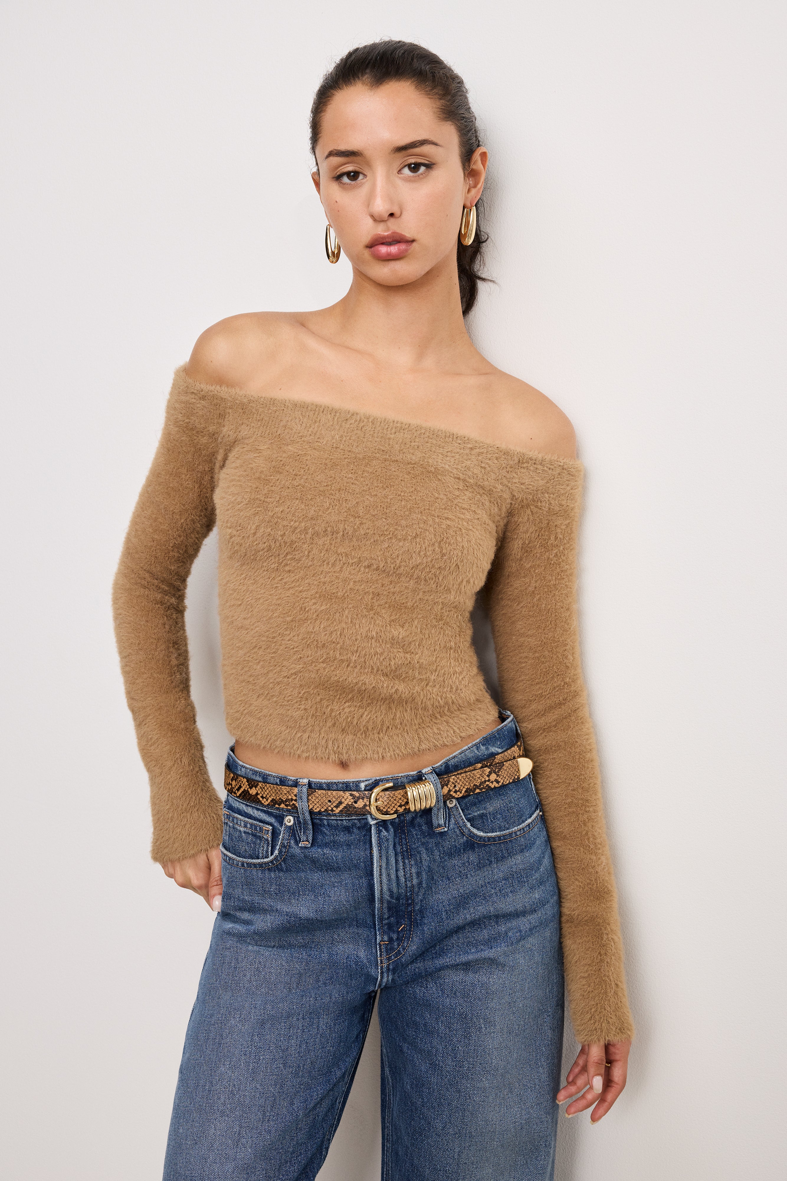 GOOD AMERICAN Cozy Off-Shoulder Sweater | Warm Caramel Tone & Ultra-Soft Fabric