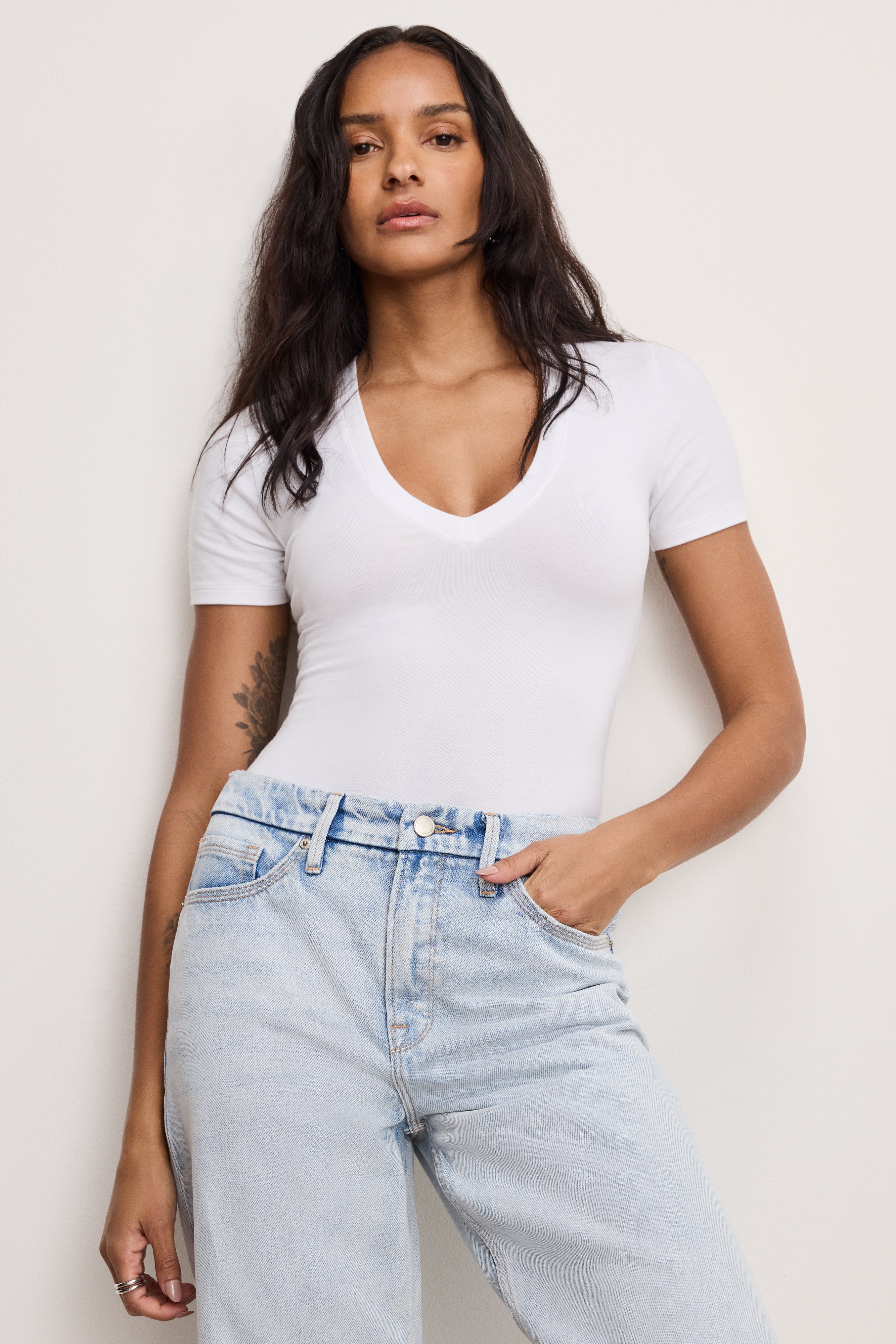 GOOD AMERICAN Ultra-Stretch V-Neck Seamless Bodysuit | WHITE001