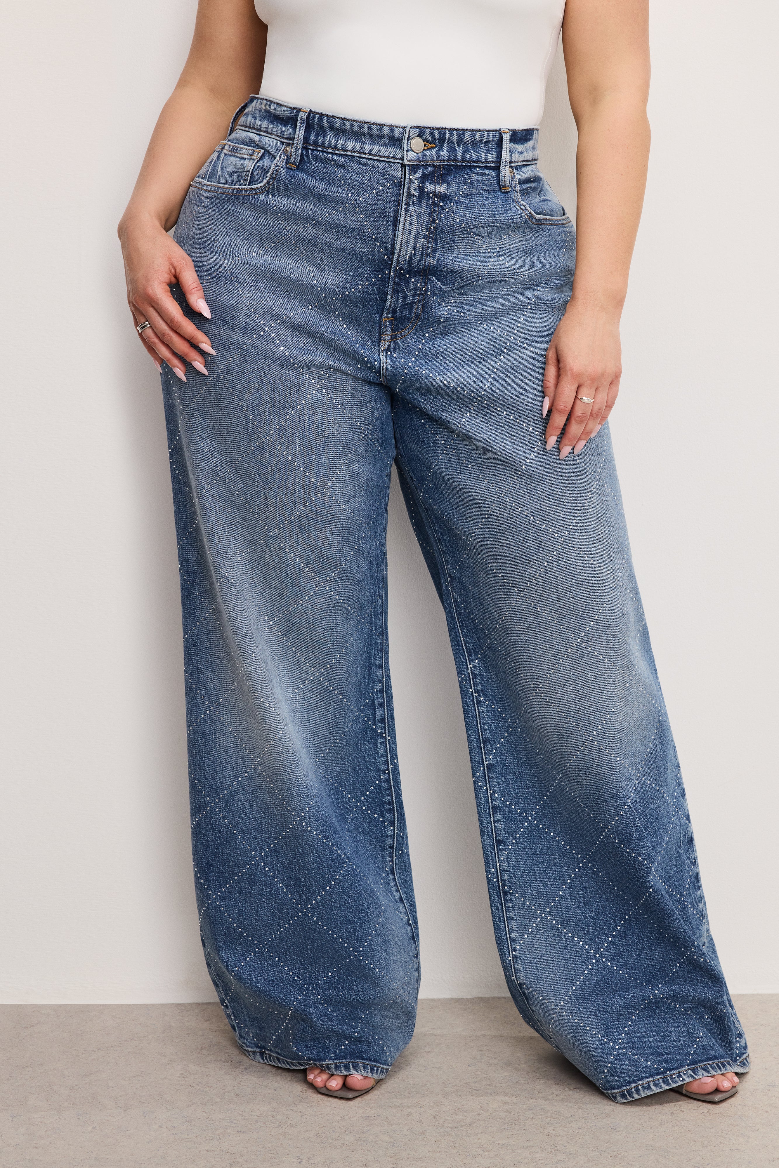 GOOD AMERICAN Women's High-Waisted Comfort-Stretch Denim | Diamond Fit Jeans in Indigo Wash 827 
