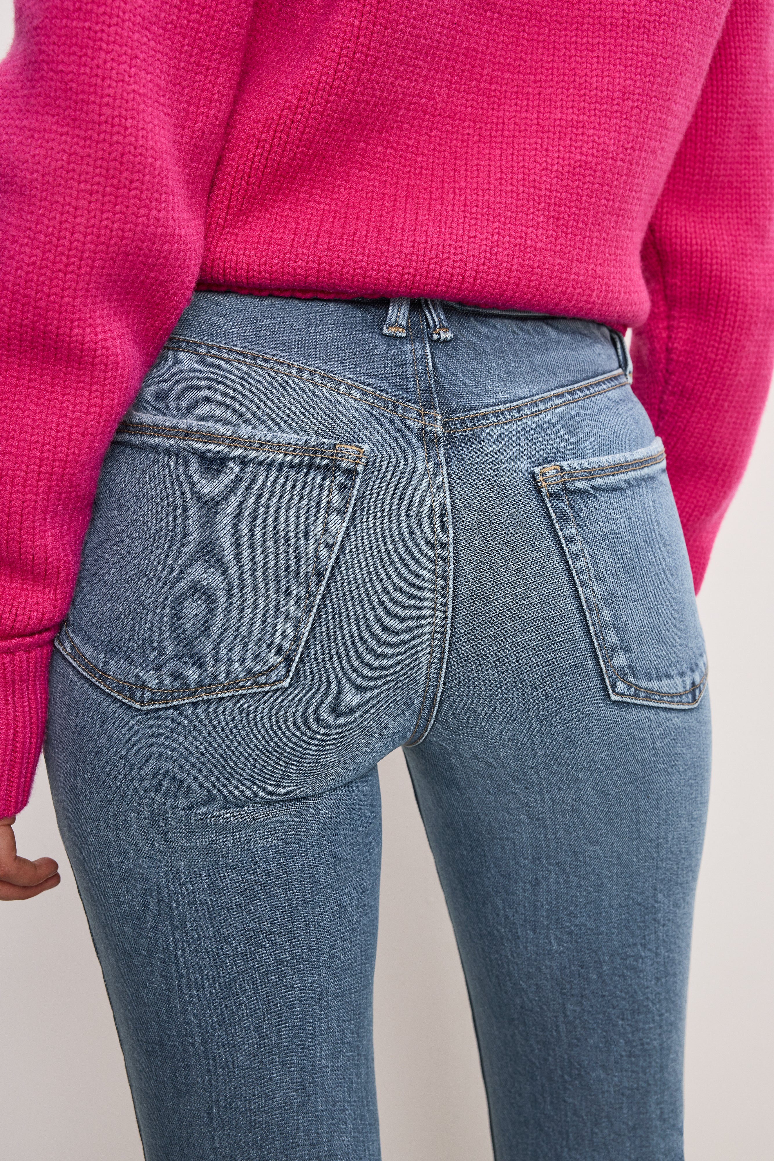 GOOD AMERICAN Soft-Tech Comfort Stretch Flattering Straight Leg Jeans | Indigo Wash 746 