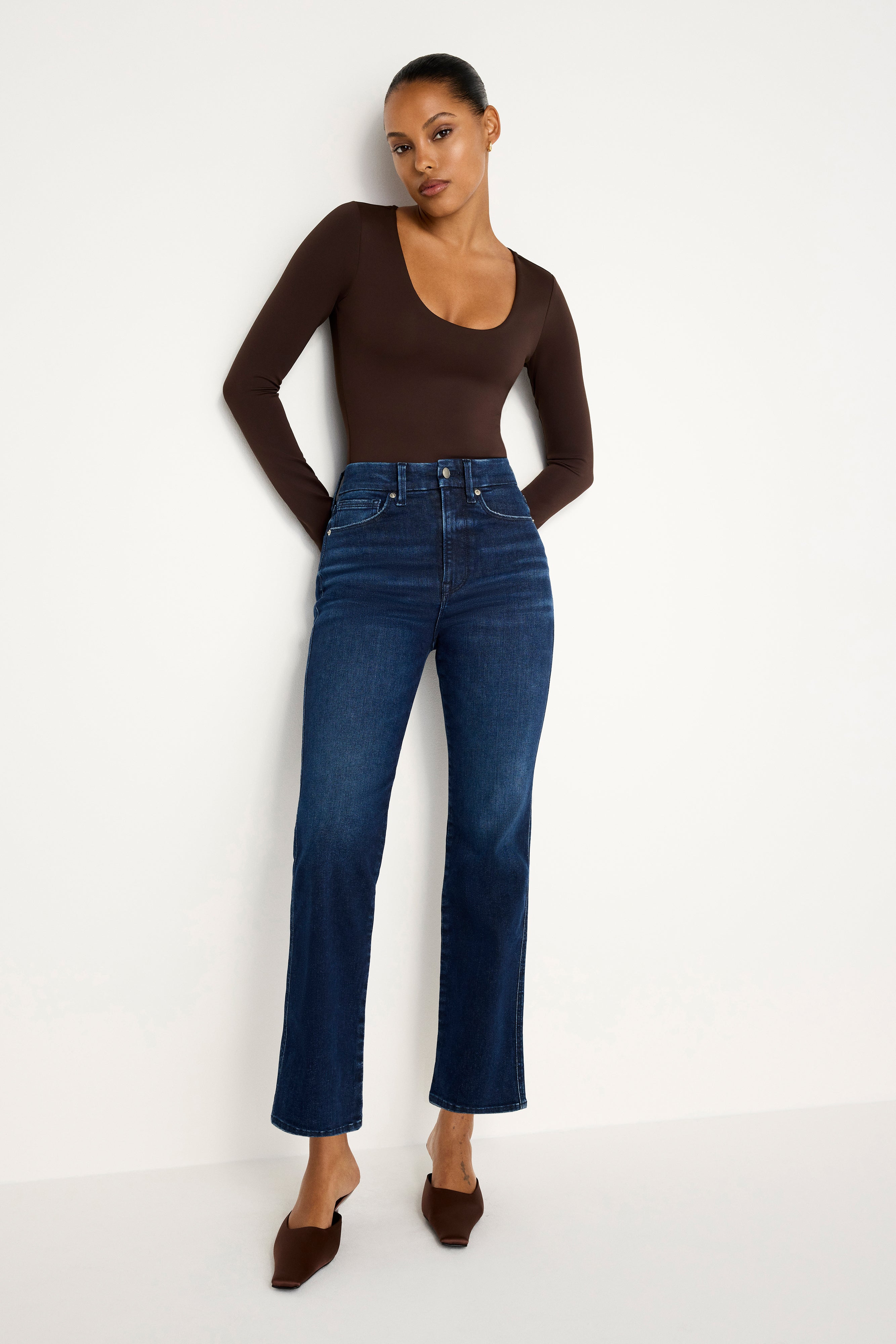GOOD AMERICAN CURVE-FLATTERING STRAIGHT LEG JEANS | INDIGO707 
