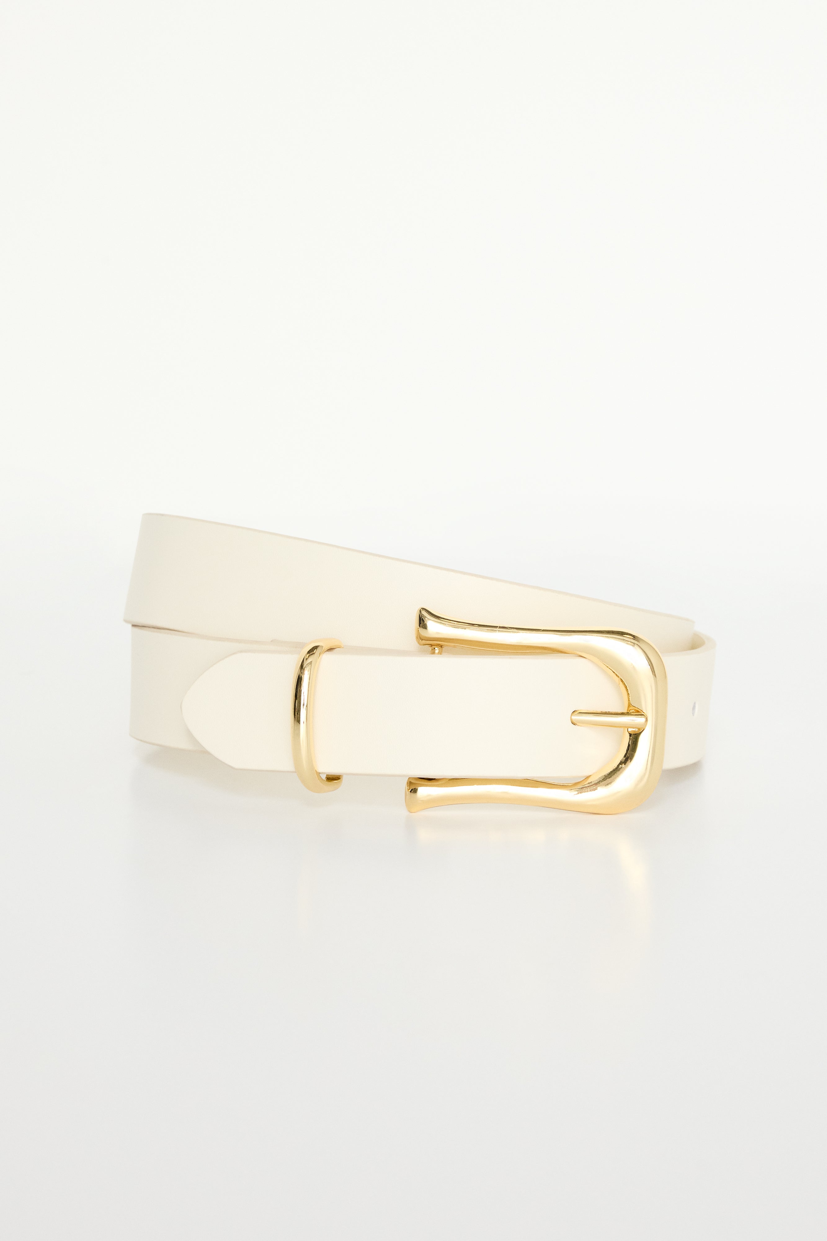 GOOD AMERICAN Vintage-Inspired Western Belt with Distressed Buckle Detail - Cream 001