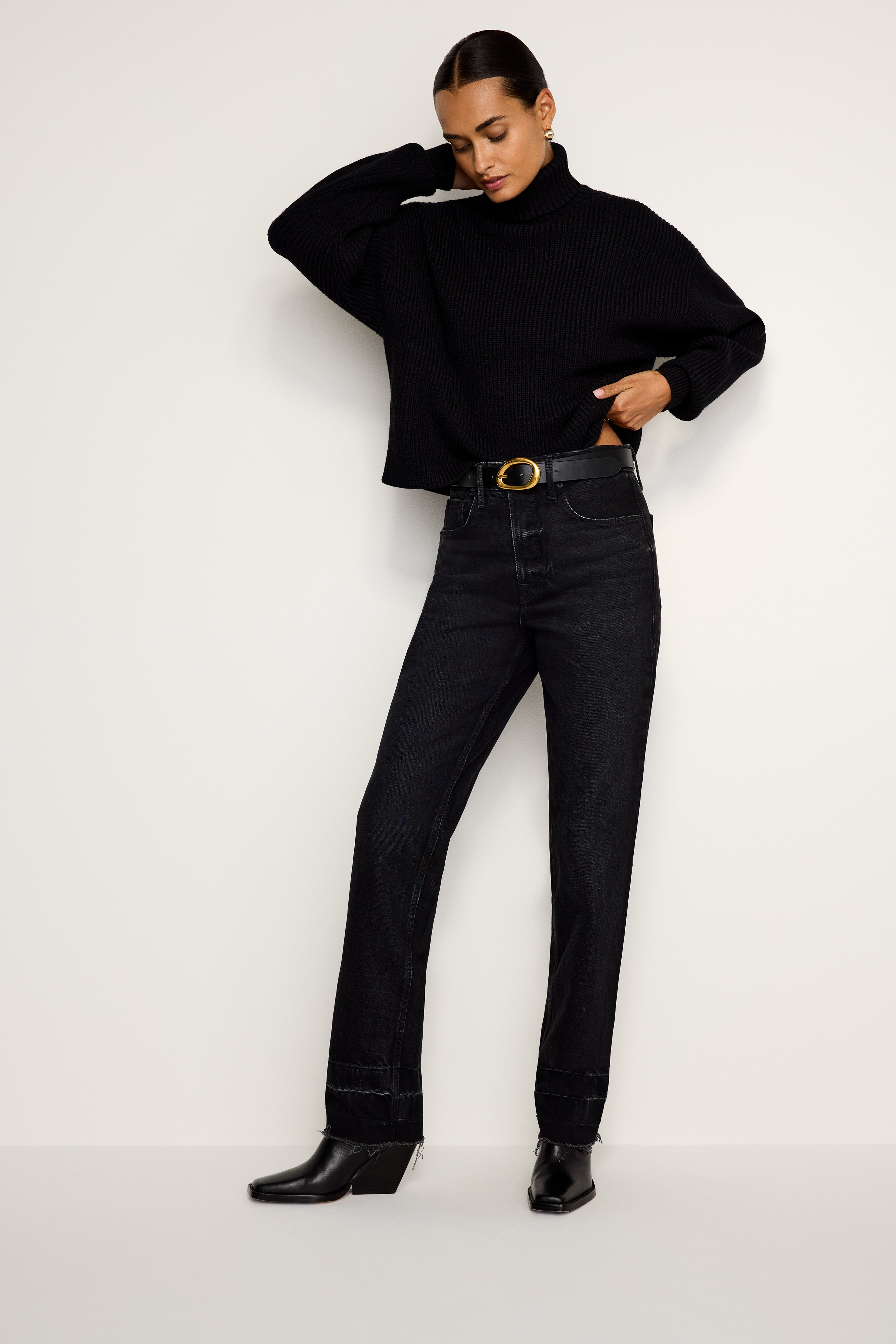 GOOD AMERICAN Timeless Oval Buckle Stretch Belt in Jet Black 