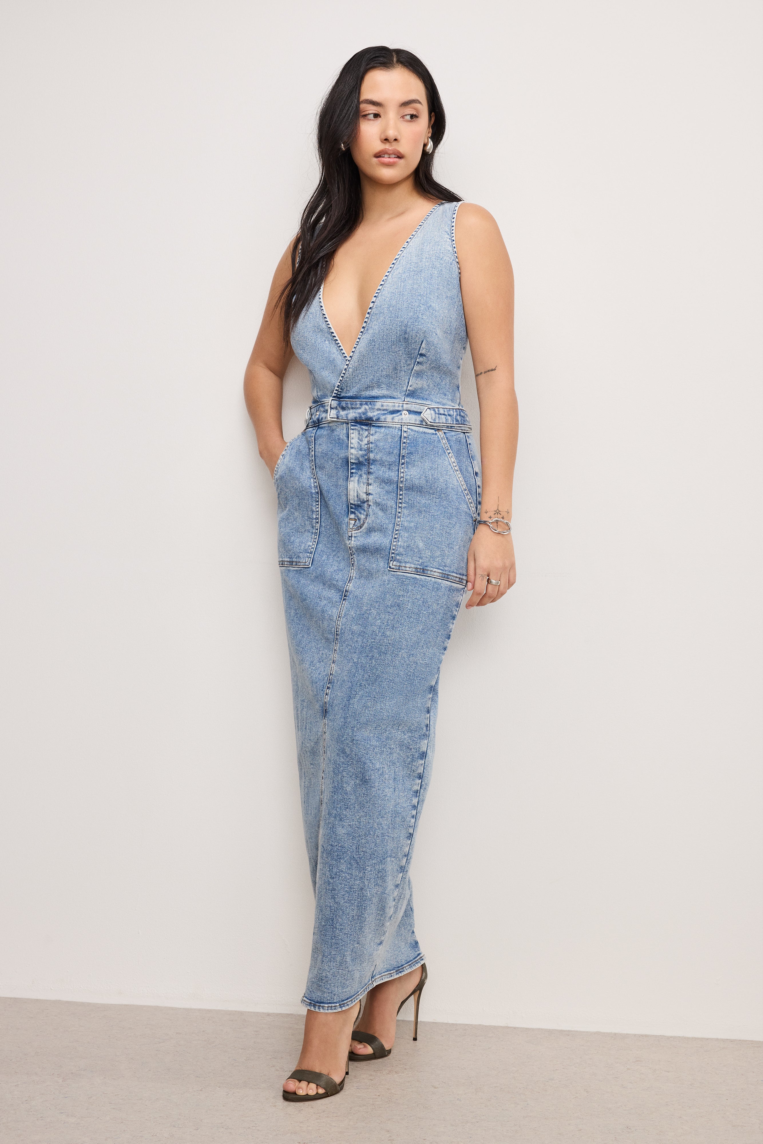 GOOD AMERICAN Flattering V-Neck Long Dress | Elegant Indigo Blue Shade 780