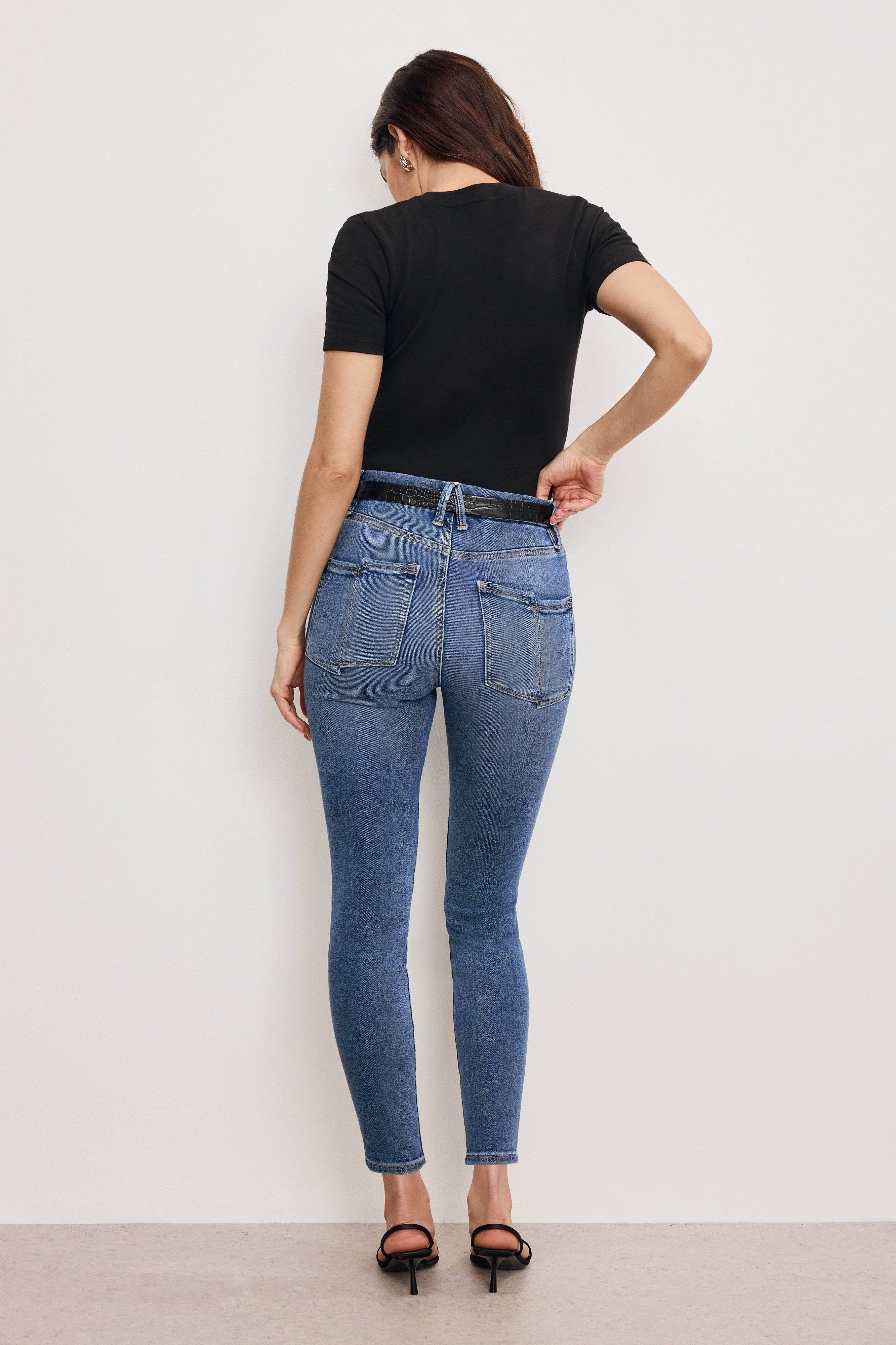 GOOD AMERICAN High-Waist Slim Cropped Jeans in Vintage Indigo Wash 326 | Distressed Denim Style 