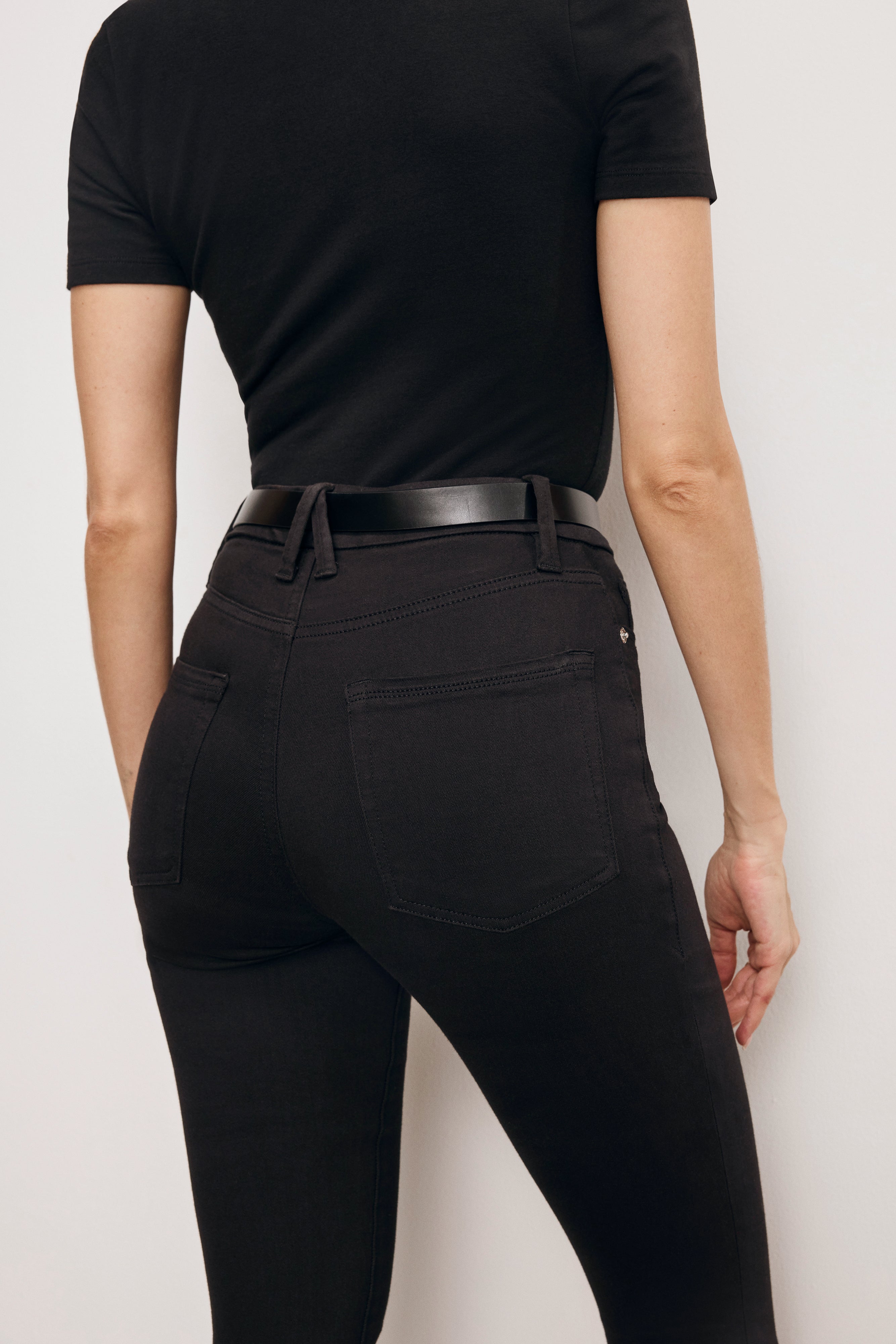 GOOD AMERICAN Slim-Fit Ankle Crop Jeans in Classic Black | Stretch Comfort & Flattering Silhouette 