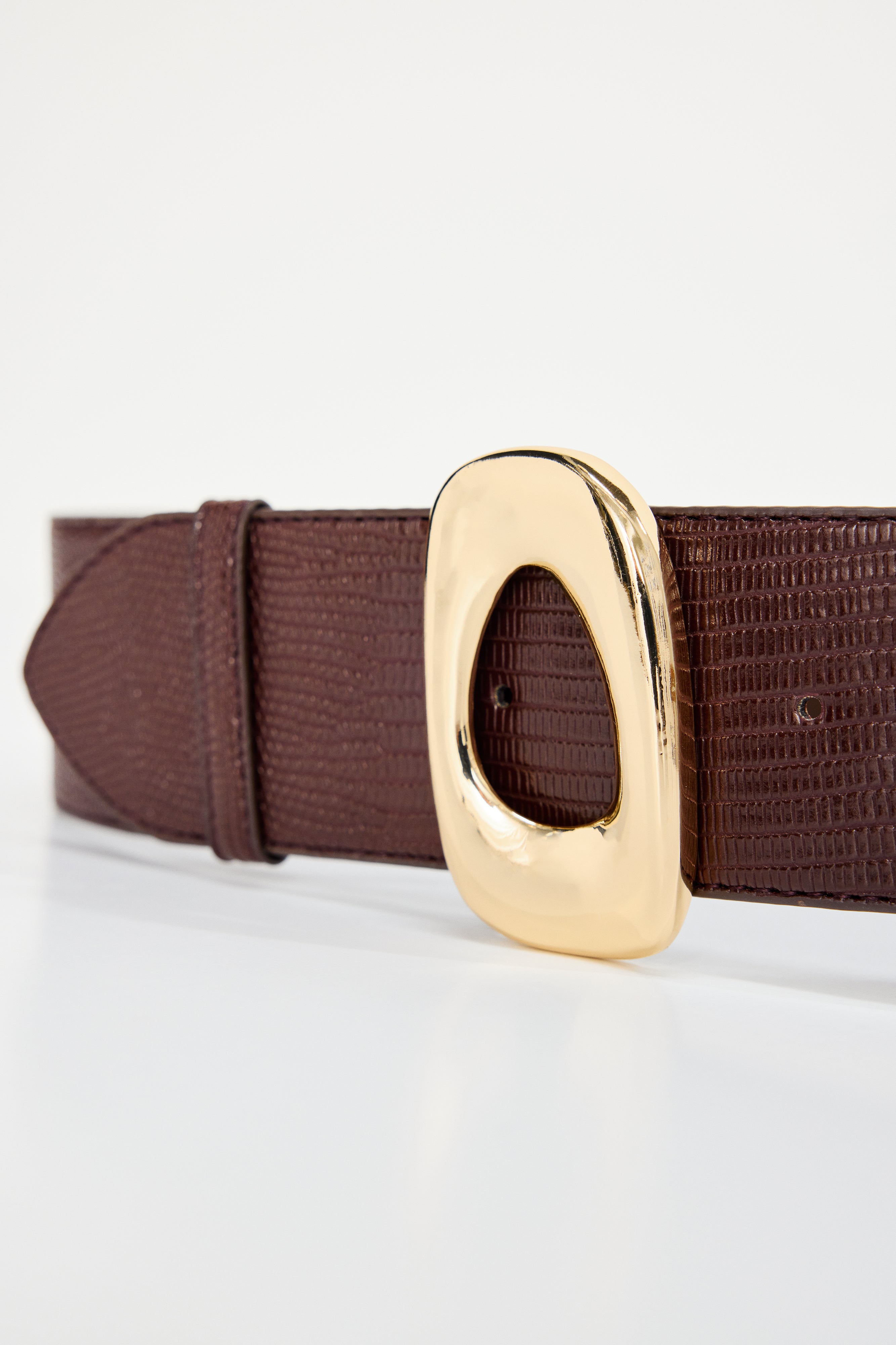 GOOD AMERICAN Luxe Lizard-Embossed Belt | Oversized Oval Buckle Strap in Rich Brown Tones RINT001