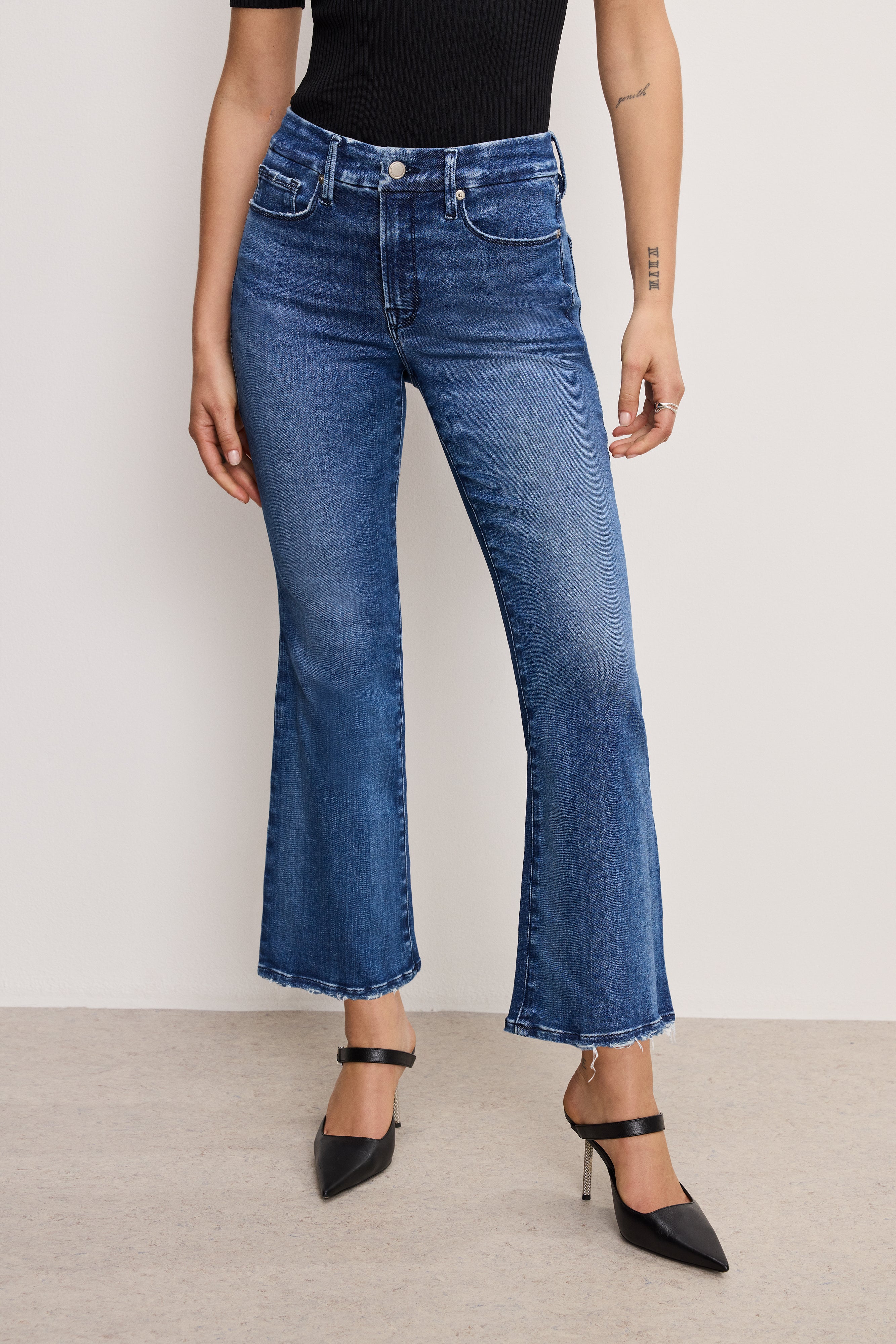 GOOD AMERICAN SOFT-TECH Flattering High-Rise Bootcut Jeans with Ankle Crop - Indigo Wash 891 