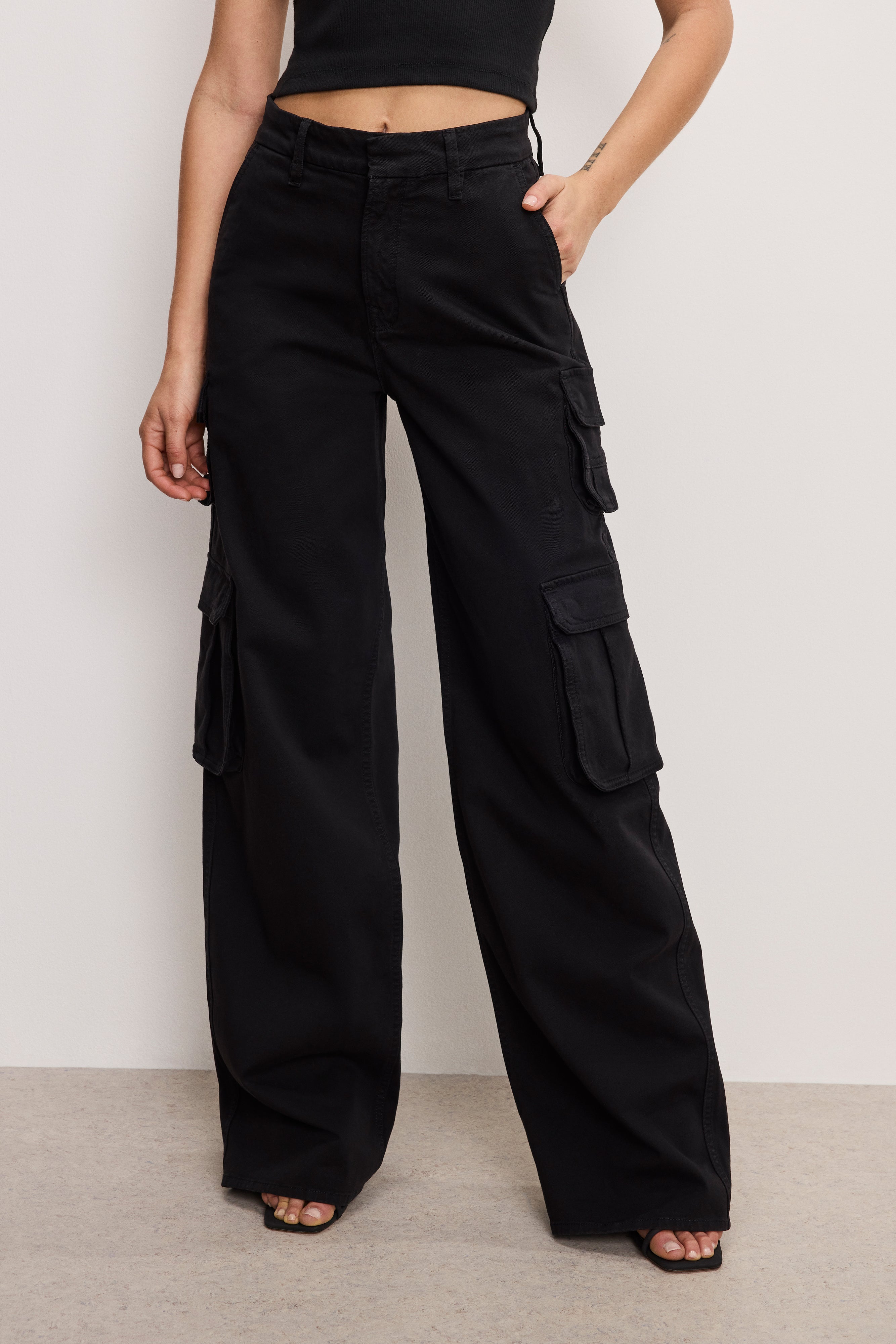GOOD AMERICAN Skate-Ready Utility Cargo Twill Pants | Jet Black 001 