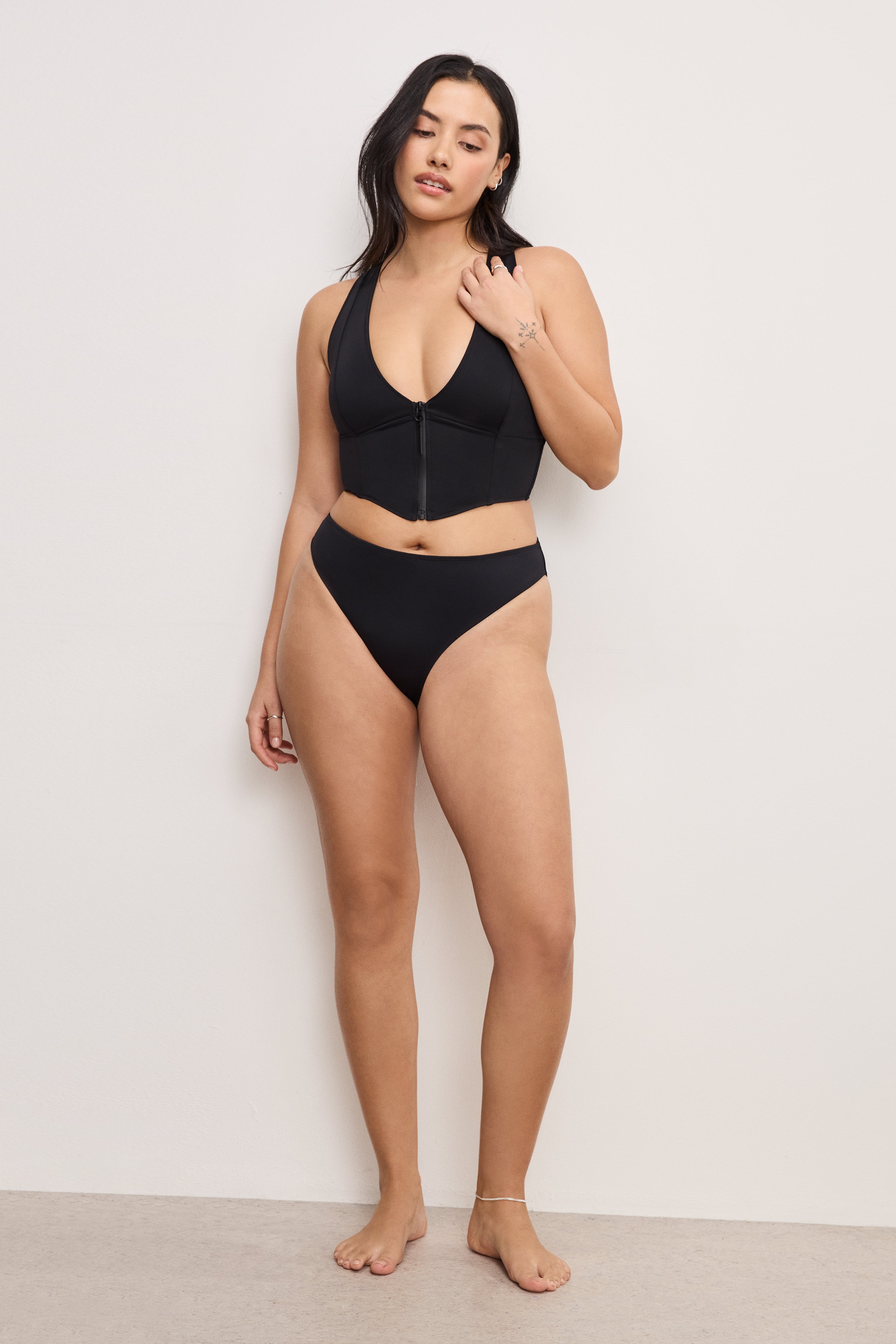 GOOD AMERICAN Sculpting Zip-Front Active Tank | Workout-Ready Support Top | BLACK001