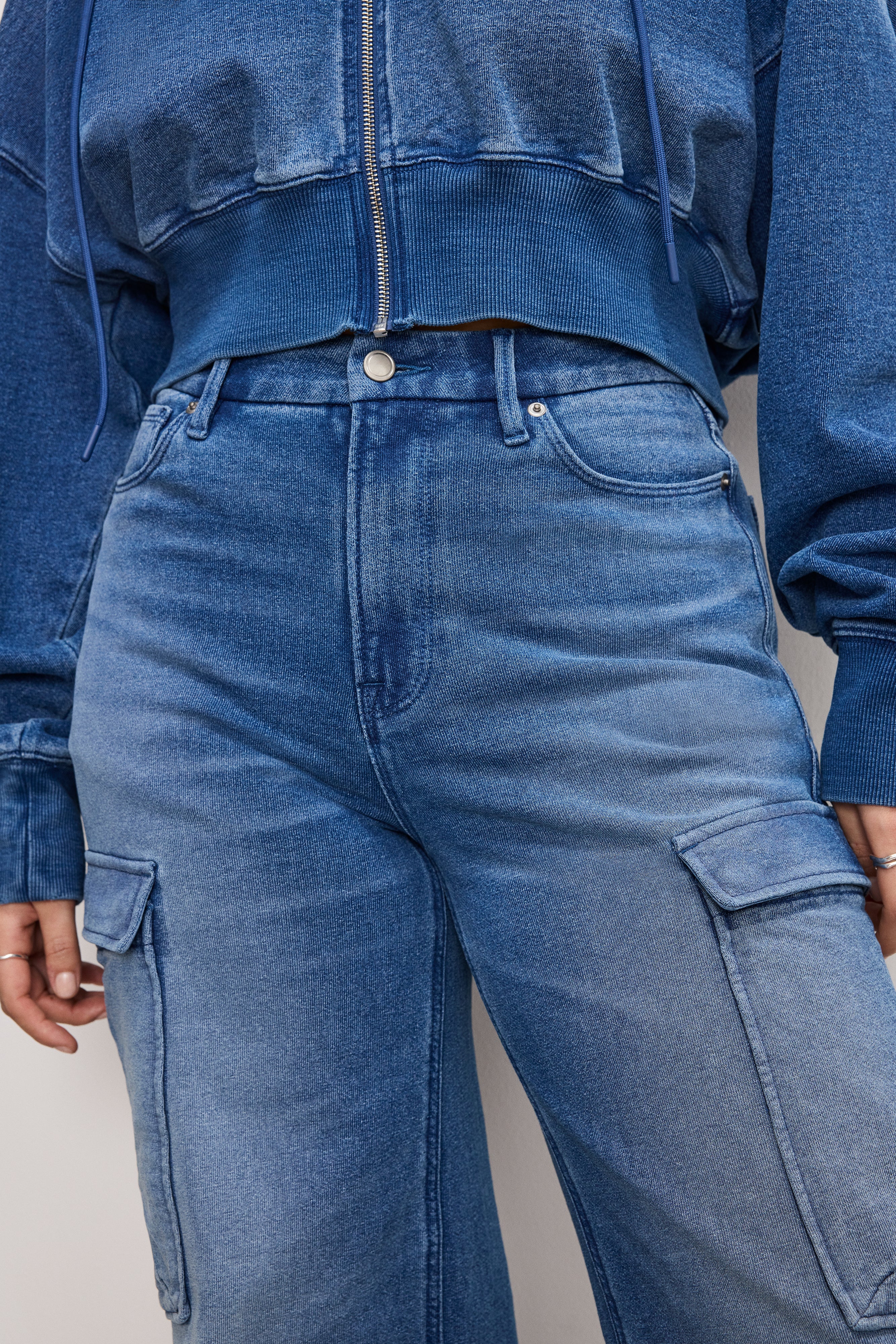 GOOD AMERICAN JEANIUS Skate-Ready Utility Cargo Pants with Vintage Indigo Wash | INDIGO900 