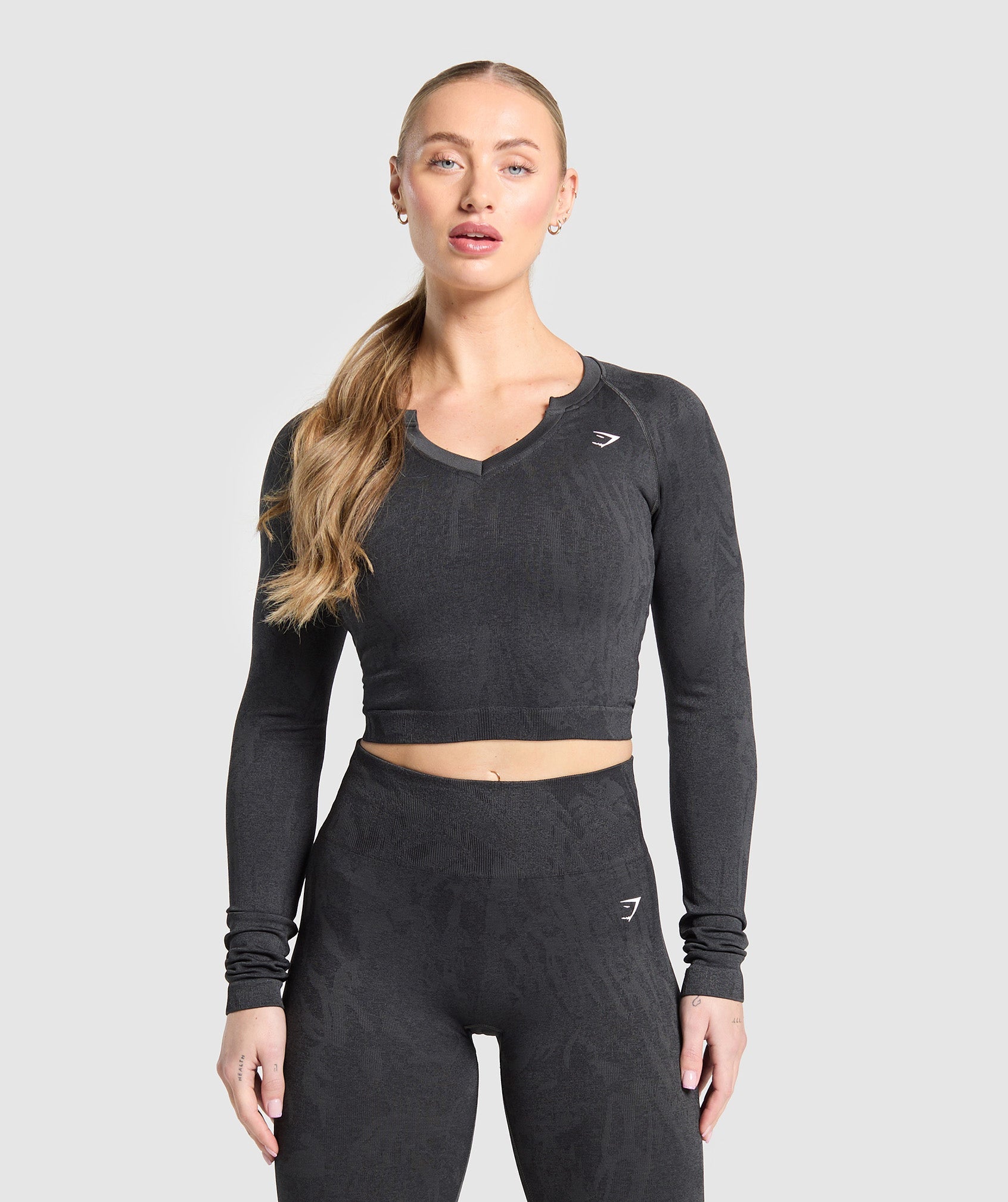 GYMSHARK Adaptive Camouflage Seamless Long Sleeve Top - Flexible Fit in Asphalt Grey & Black Tones