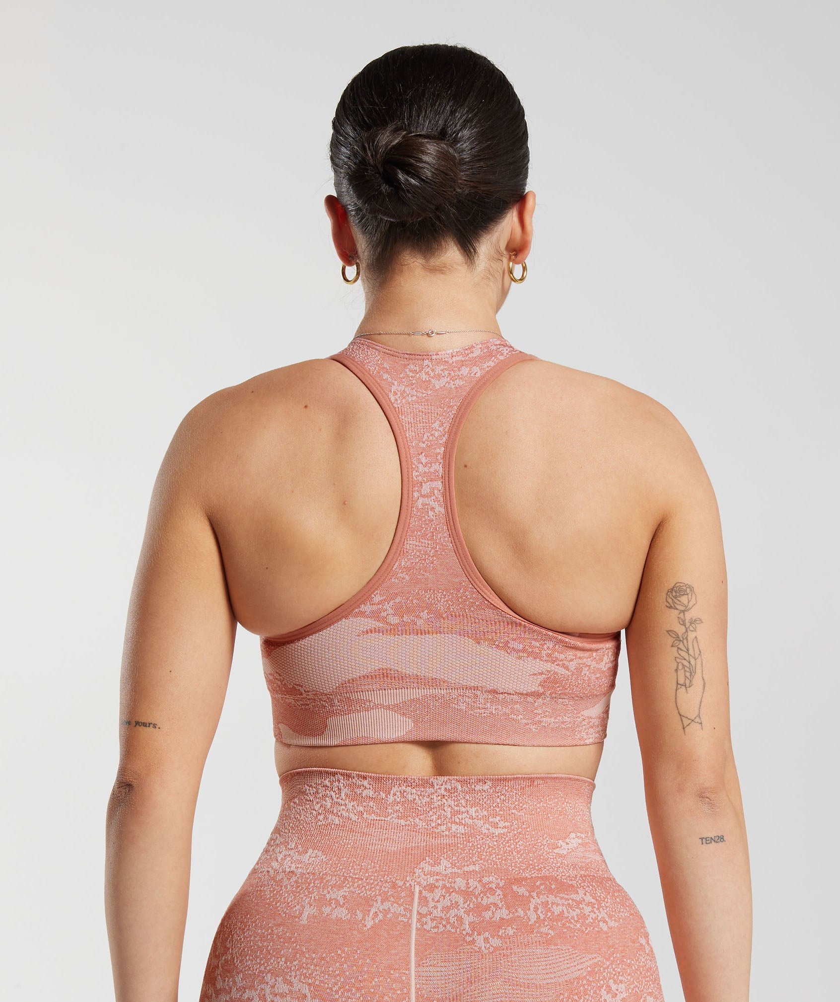 GYMSHARK FlexFit Camo Sports Bra - Breathable Seamless Design in Misty Sunrise Pink 