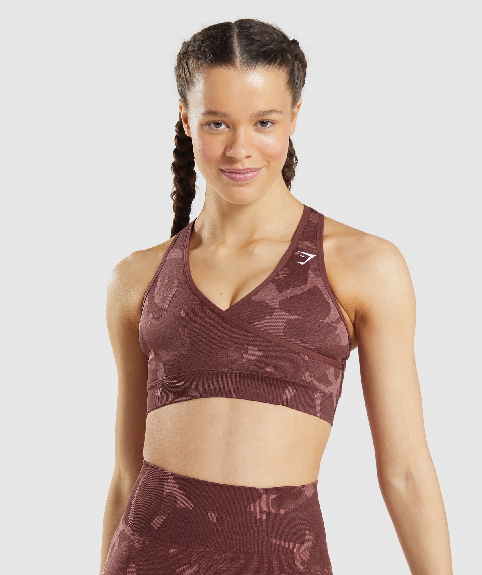 GYMSHARK Adaptive Camo Sports Bra - Seamless Comfort Fit | Savanna/Cherry Brown