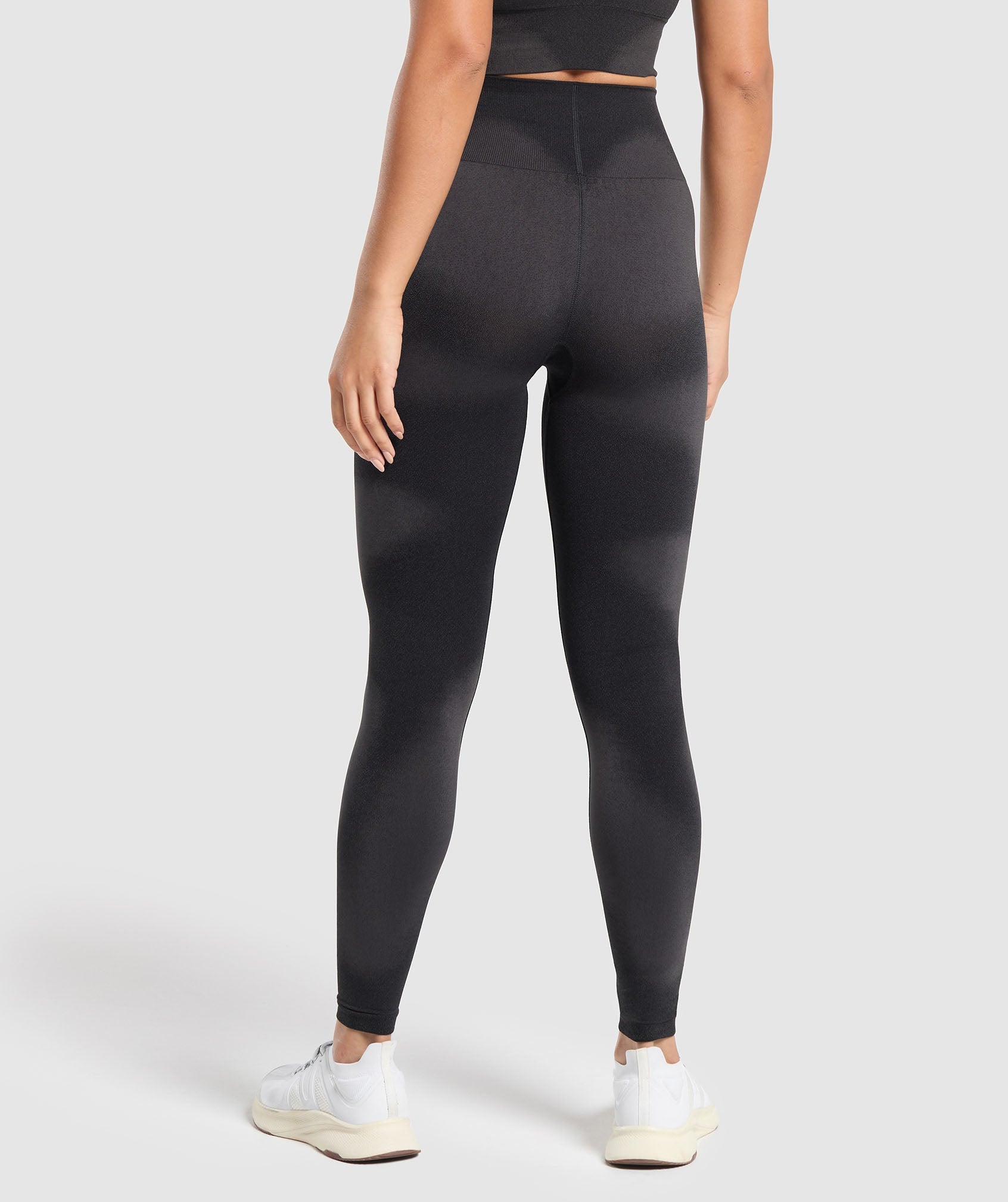 GYMSHARK Gymshark High-Waisted Blur Seamless Leggings - Buttery-Soft Workout Tights in Asphalt Grey & Black