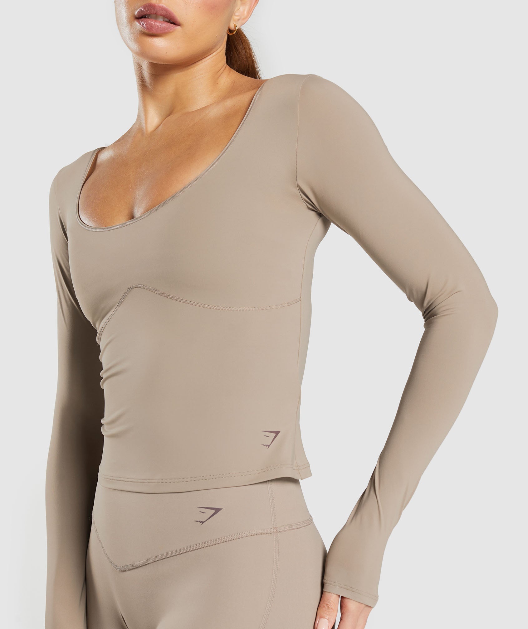 GYMSHARK GYMSHARK Elevate Long-Sleeve Workout Shirt - Breathable Training Top in Chestnut Brown, Comfy Fit for Gym & Casual Wear, Fall Training Essential