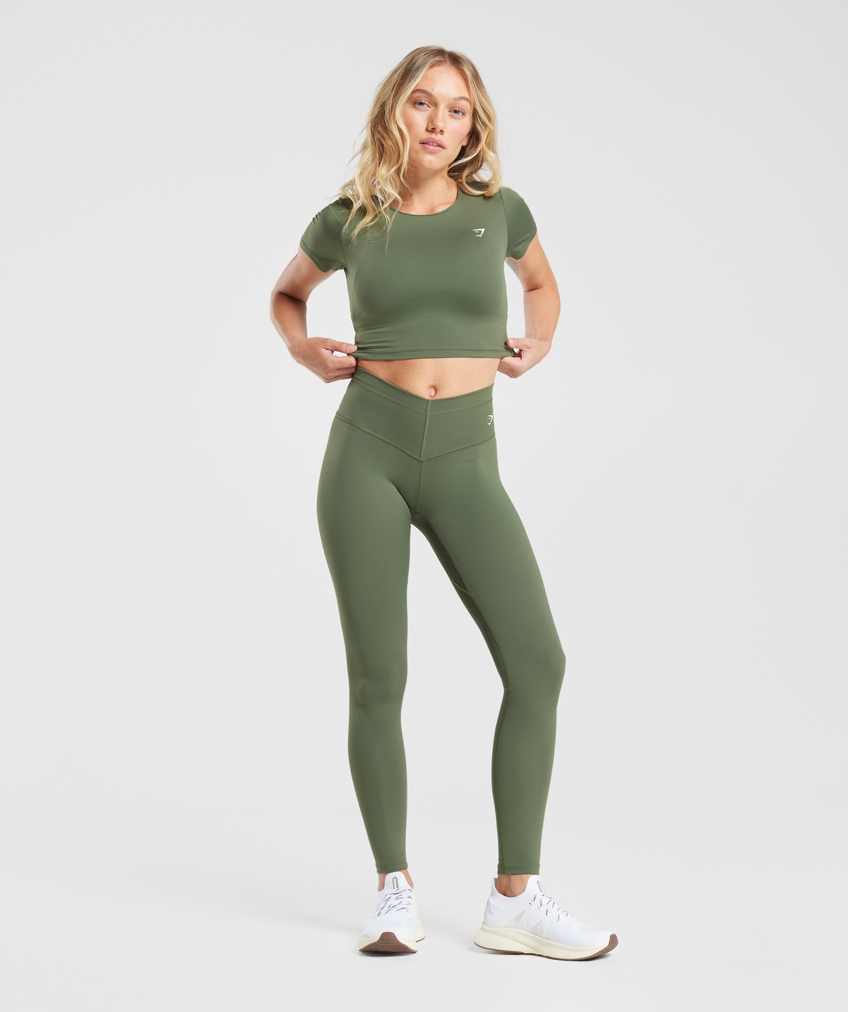 GYMSHARK Essential Raglan Crew Tee - Classic Olive Green 