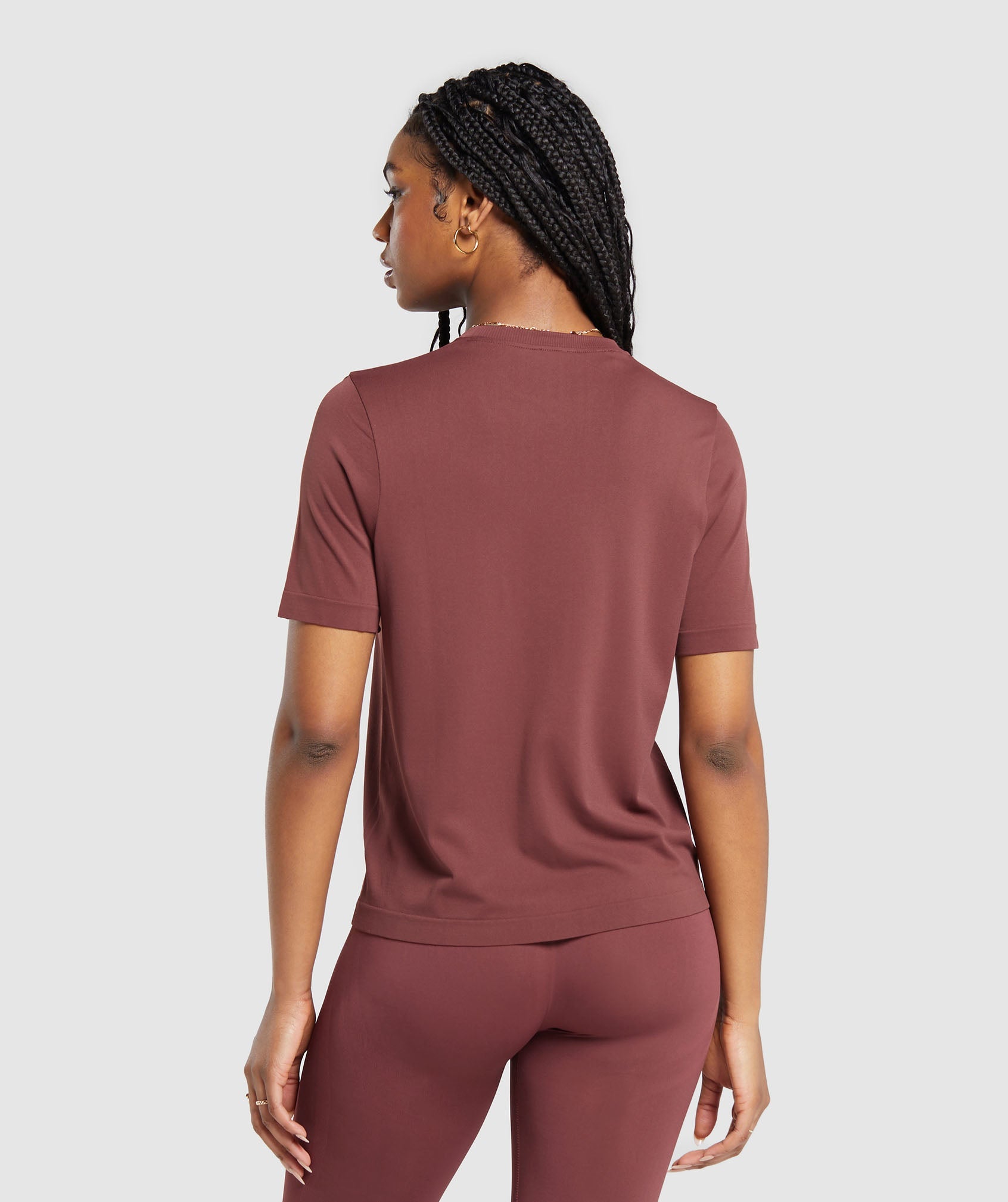 GYMSHARK Seamless Daily Comfort T-Shirt - Soft Breathable Gym Essential in Warm Burgundy Brown