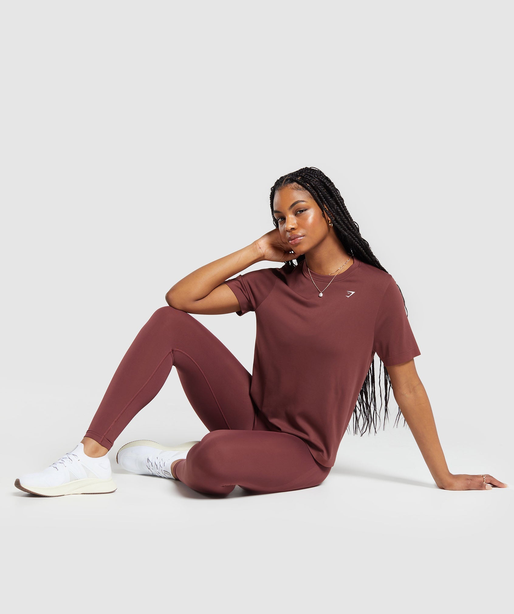 GYMSHARK Seamless Daily Comfort T-Shirt - Soft Breathable Gym Essential in Warm Burgundy Brown