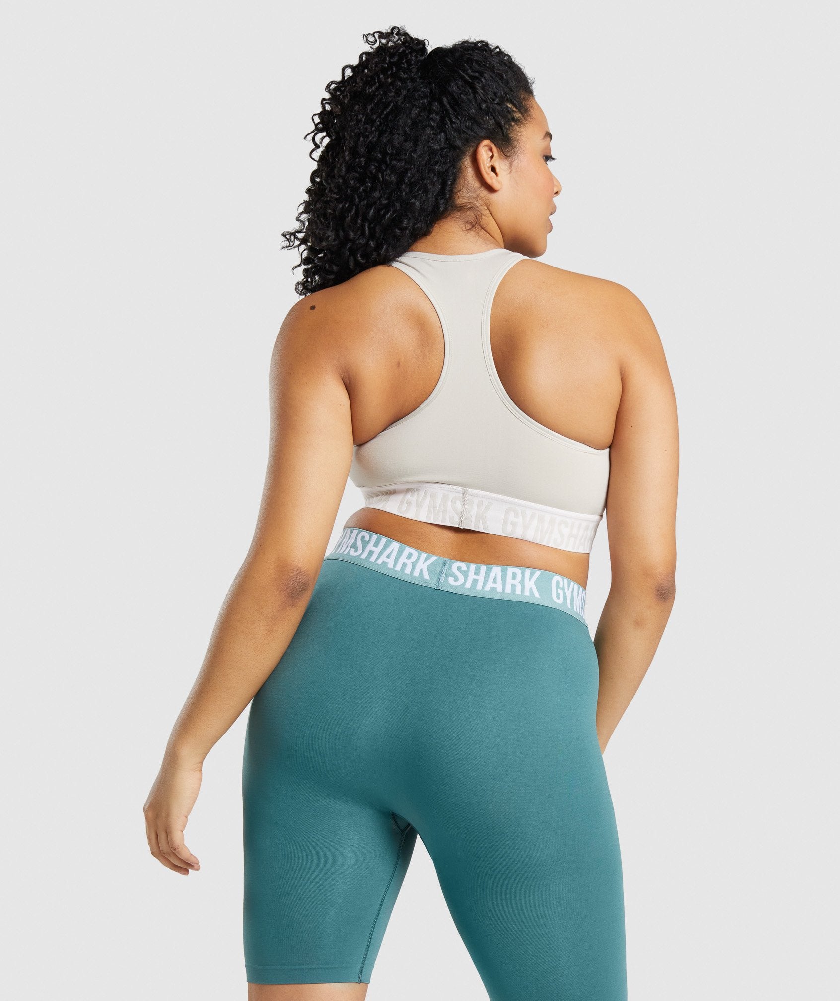 GYMSHARK Seamless Workout Bra - Lightweight Fit for High-Intensity Training in Storm Grey 