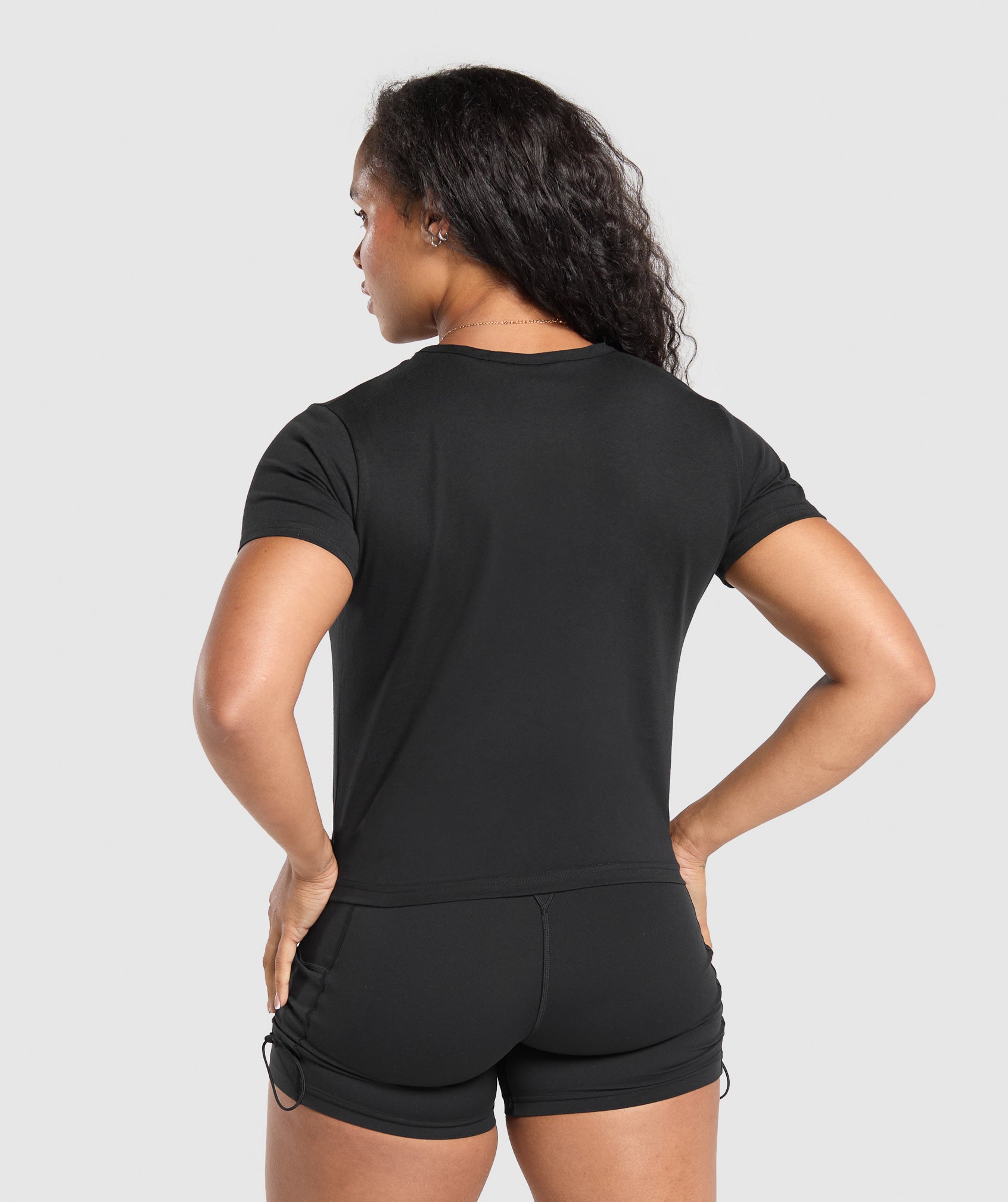 GYMSHARK Ultra-Soft Muscle Building Essential Fitted Tee - Classic Black 