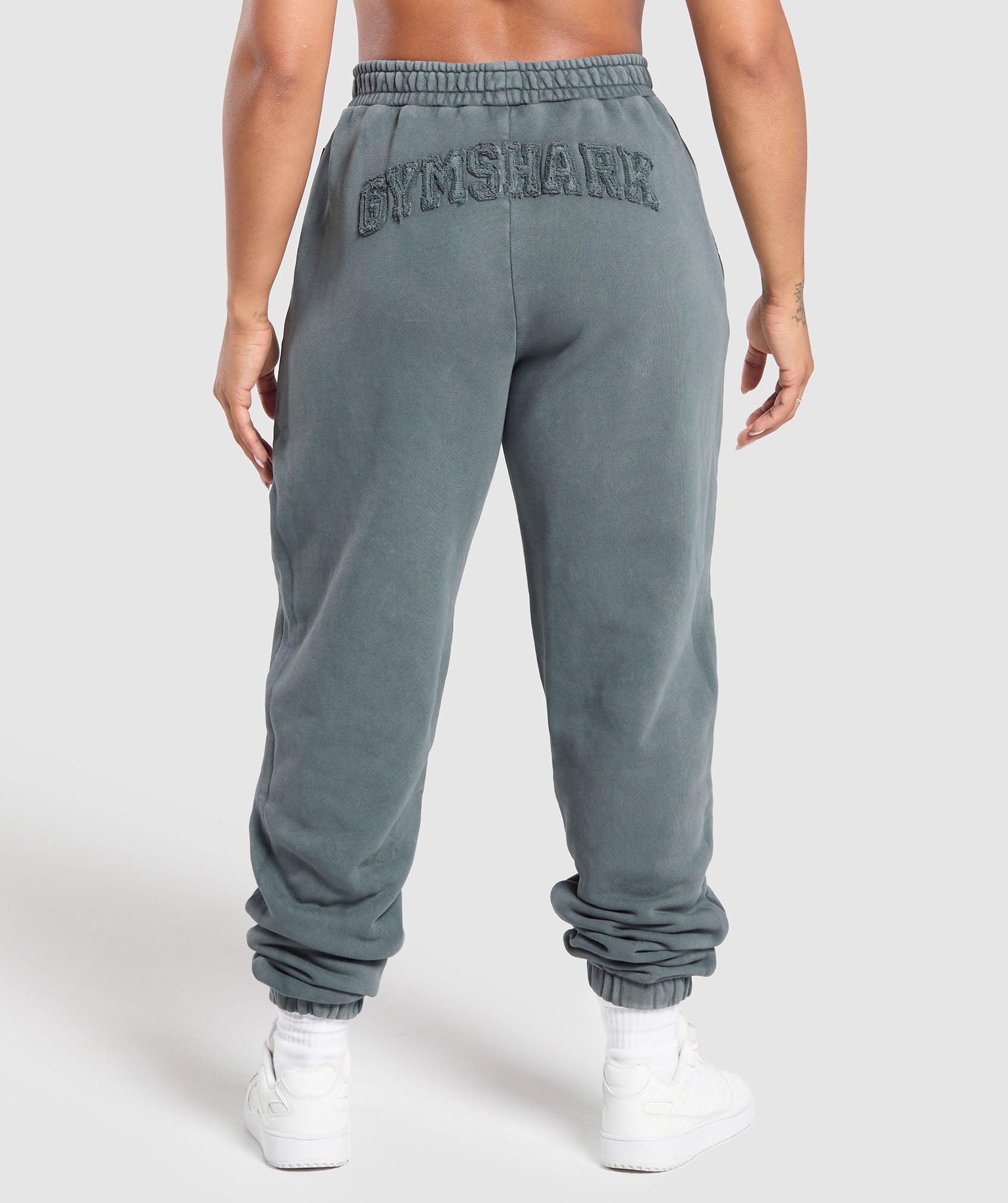 GYMSHARK Gymshark Distressed Relaxed-Fit Jogger Pants for Men - Vintage Teal Slate Casual Comfort