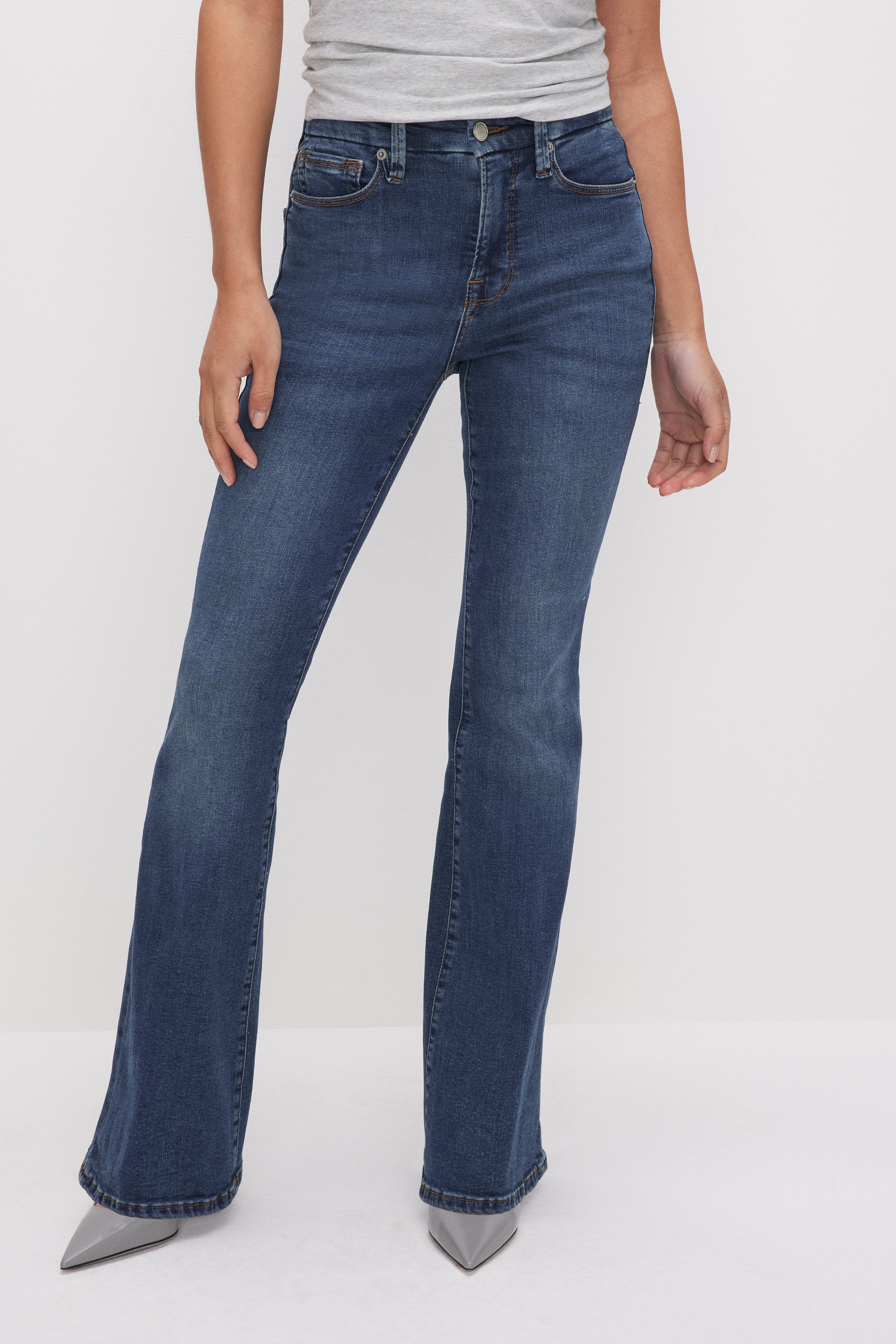 GOOD AMERICAN Curvy Petite Bootcut Jeans | Midnight Blue Wash BLUE004 