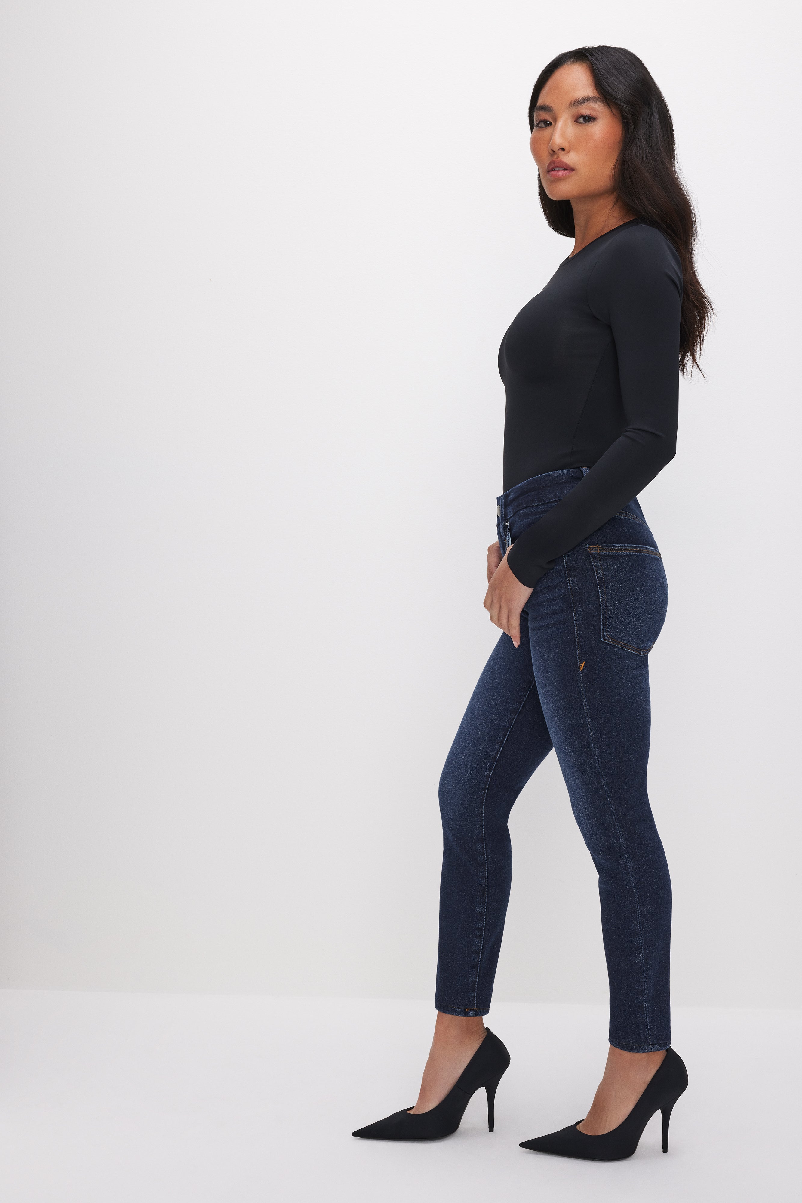 GOOD AMERICAN Slim-Fitting Petite Ankle Jeans | Midwash Blue (BLUE866) 