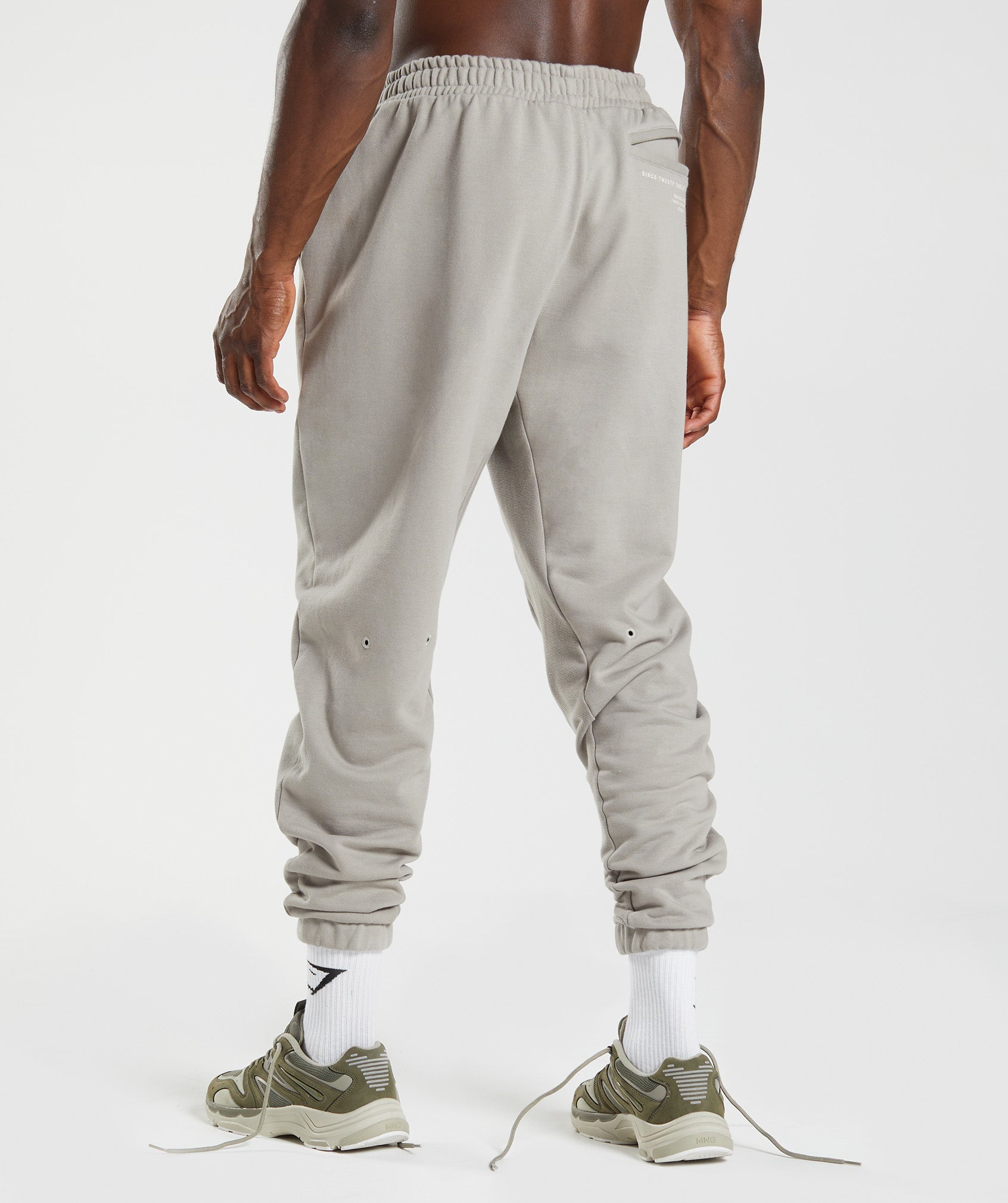 GYMSHARK GYMSHARK Men's 10-Year Commemorative Jogger Pants - Soft Taupe Brown 