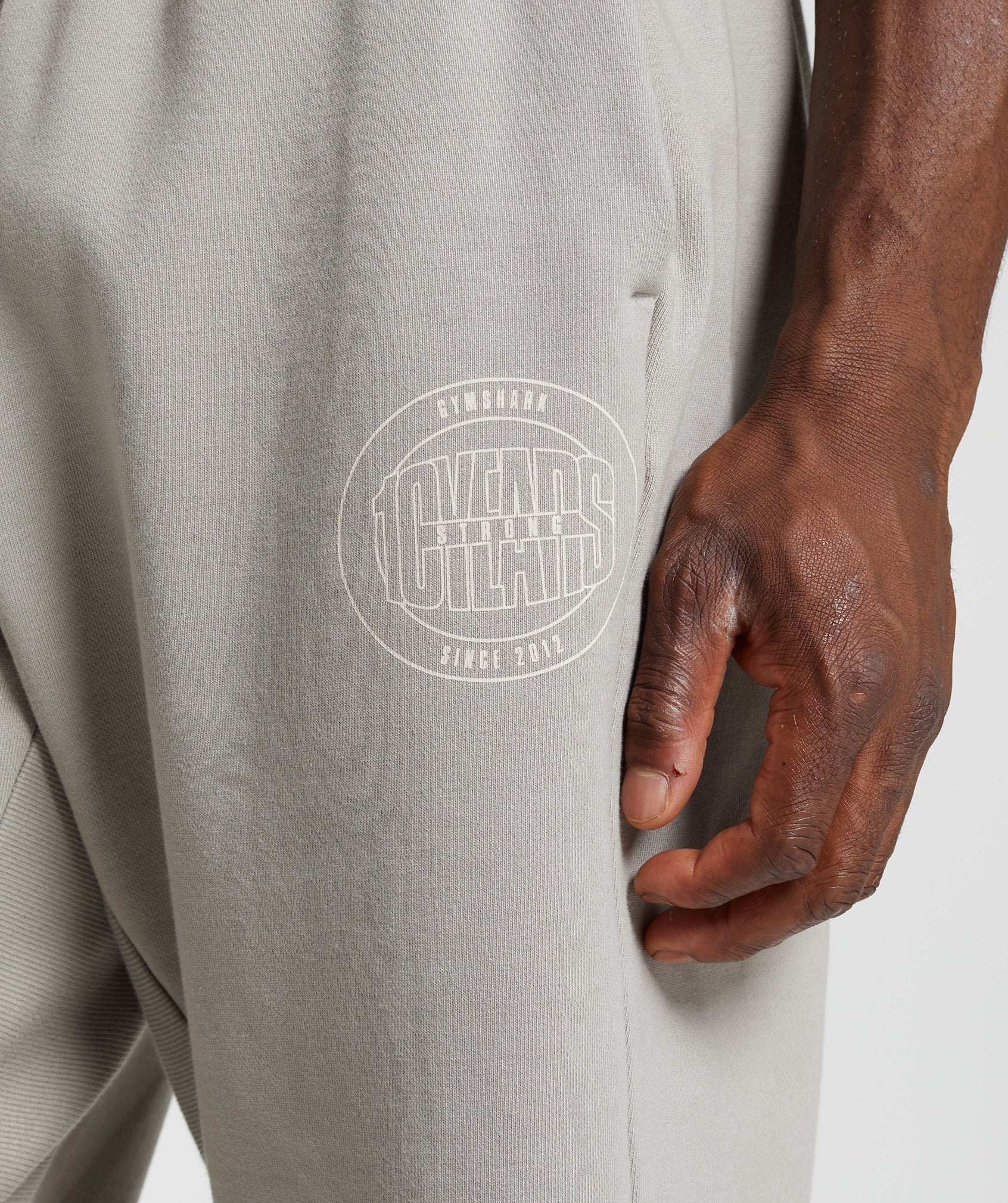 GYMSHARK GYMSHARK Men's 10-Year Commemorative Jogger Pants - Soft Taupe Brown 