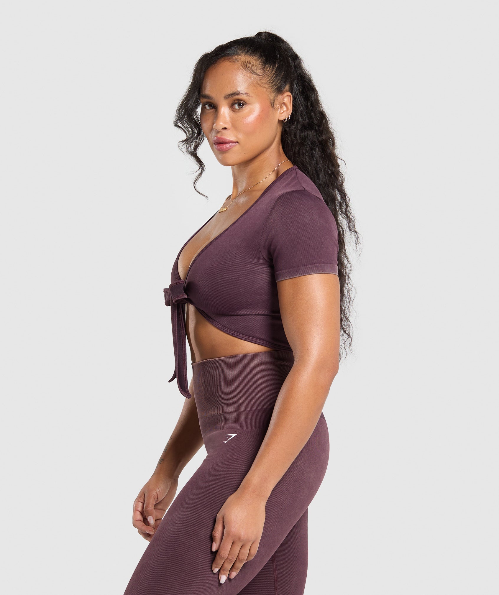 GYMSHARK Ultra-Soft Seamless Workout Cropped Tank in Rich Plum Hue 