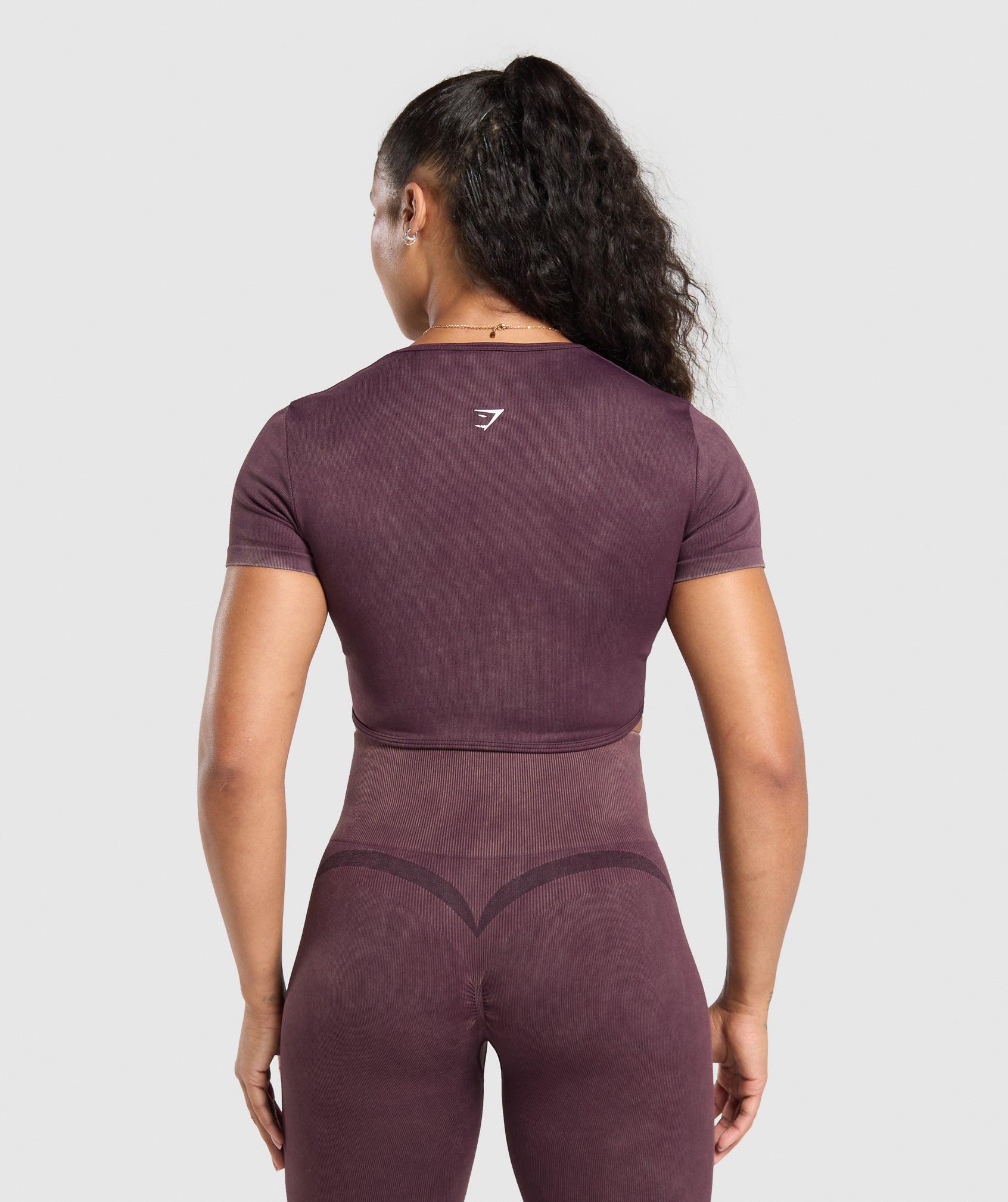 GYMSHARK Ultra-Soft Seamless Workout Cropped Tank in Rich Plum Hue 