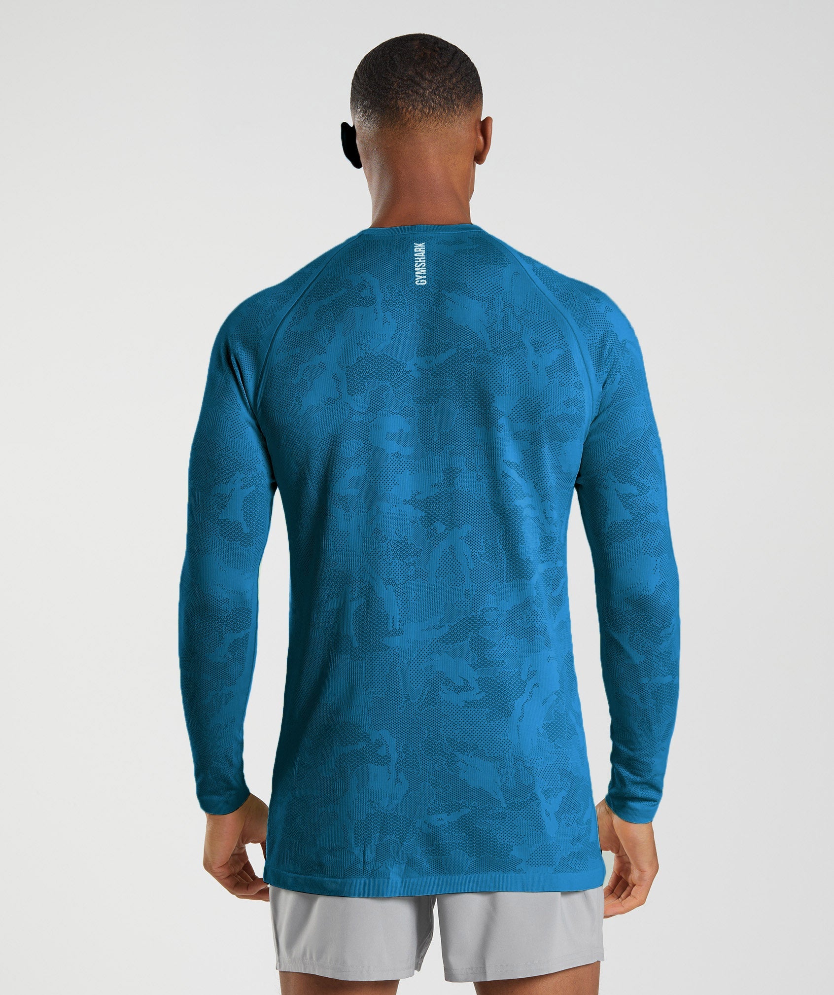 GYMSHARK Geo Seamless Performance Long Sleeve Tee - Athletic Fit in Atlantic & Shark Blue 
