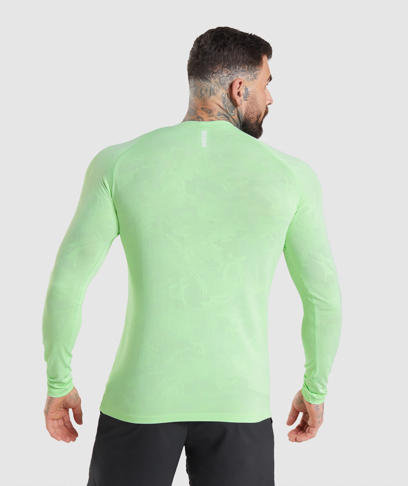 GYMSHARK Seamless Geo Long-Sleeve Tee - Ultra-Comfortable Fit in Bali Green & White