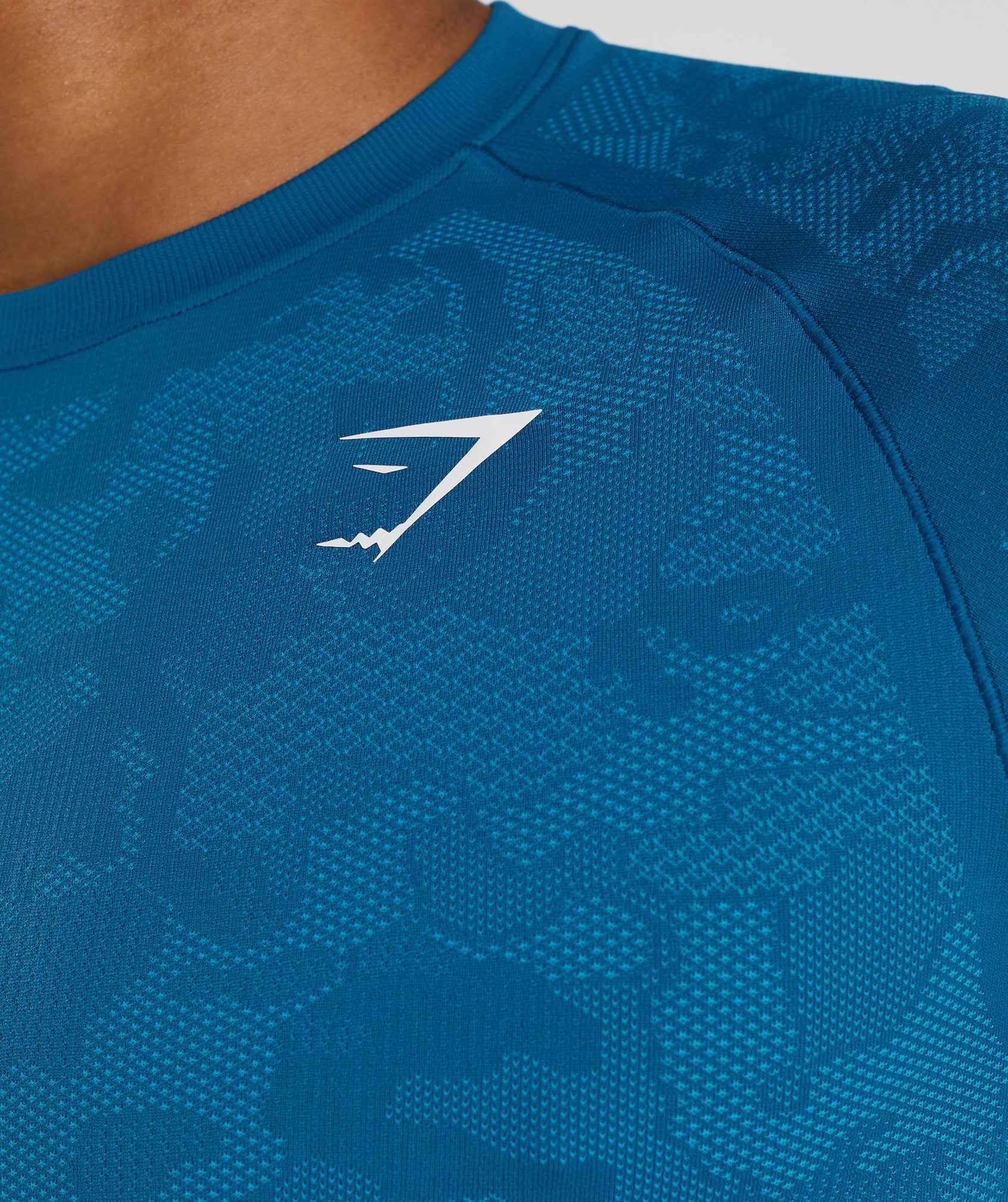 GYMSHARK Gymshark Performance Seamless Workout Shirt - Geometric Athletic Tee in Shark Blue/Atlantic Color Fusion 