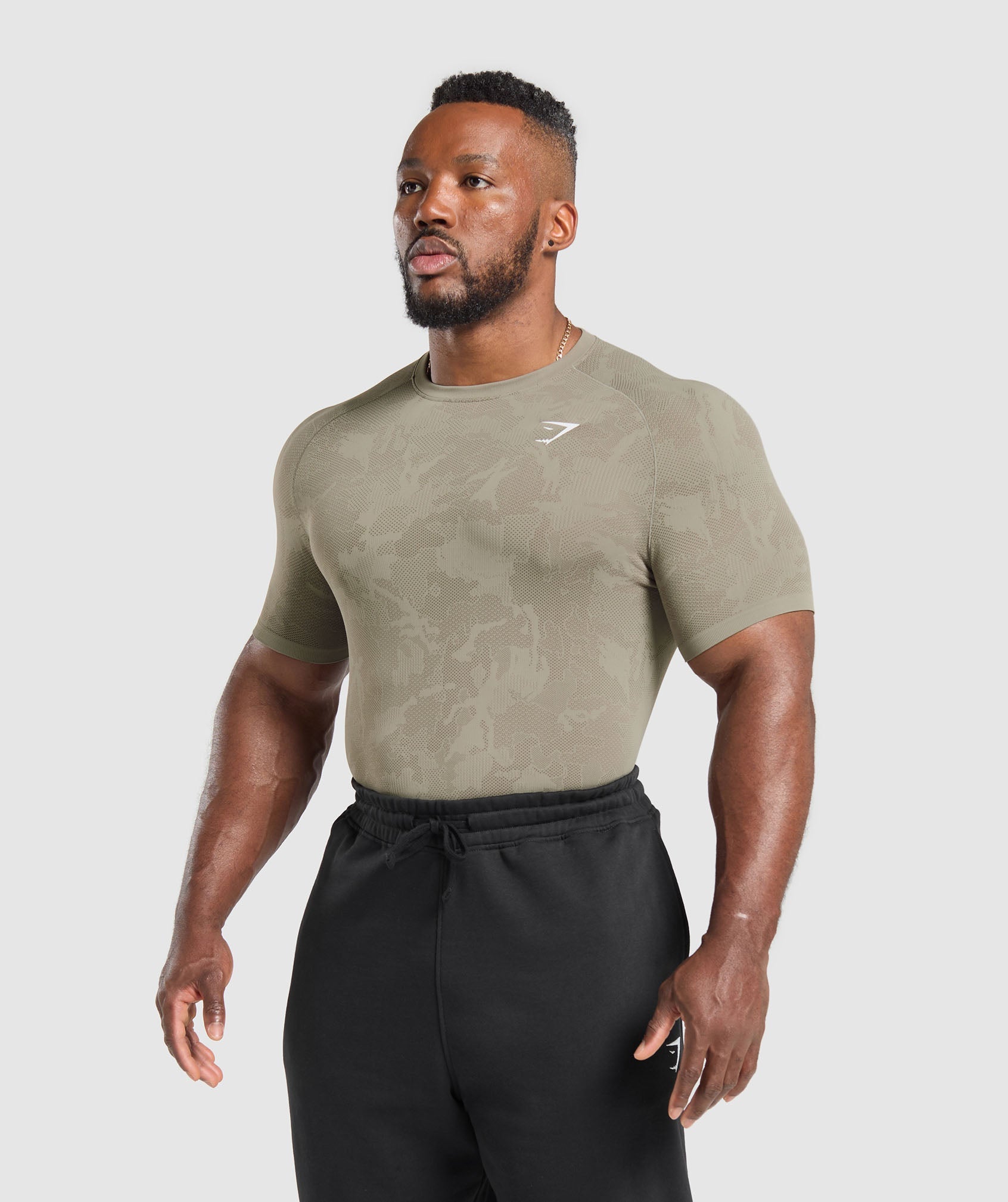 GYMSHARK Performance-Fit Geo Seamless Training Tee in Linen & Camo Brown Earth-Toned 