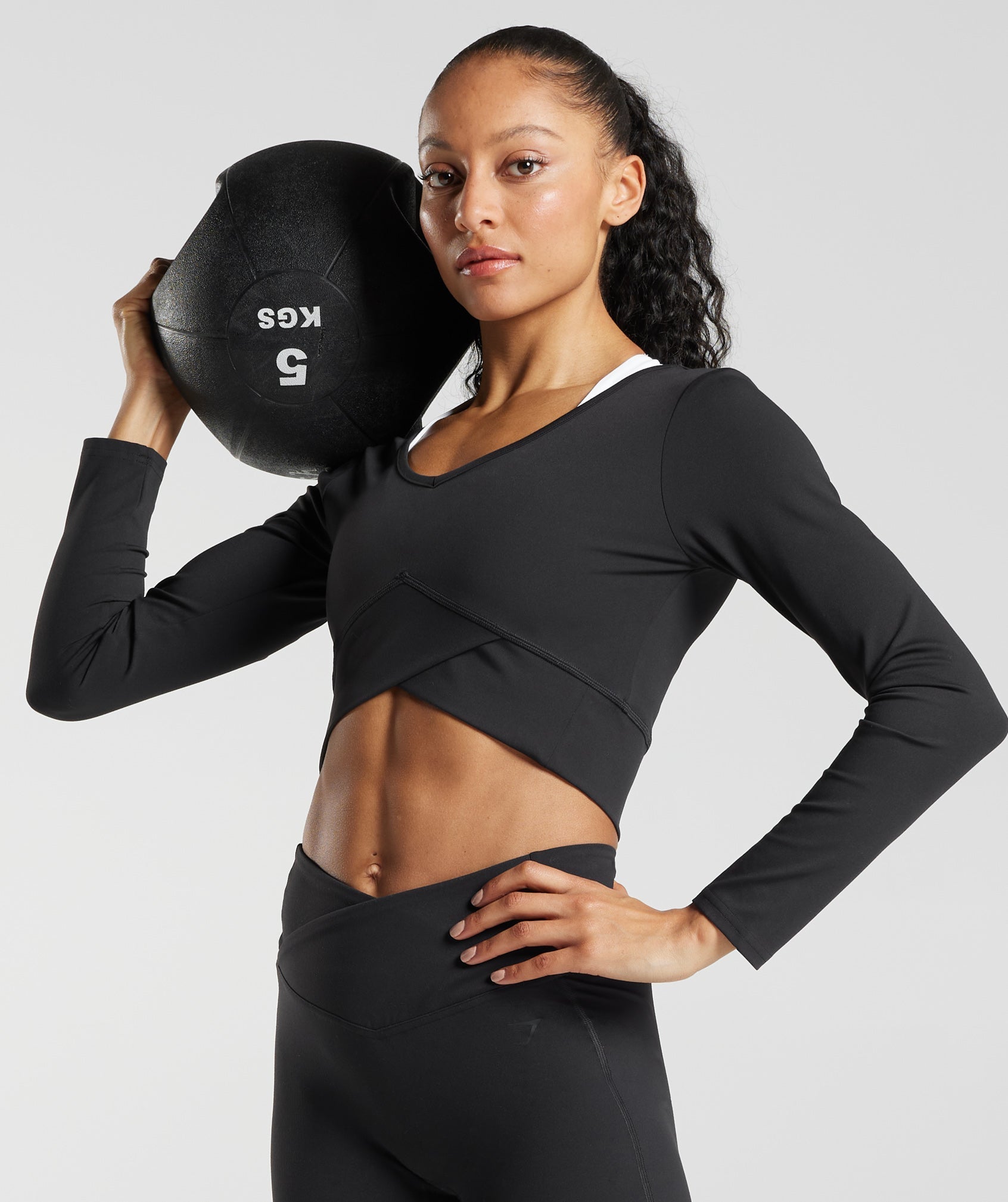 GYMSHARK GYMSHARK Cross-Back Long Sleeve Cropped Workout Top - Onyx Black 