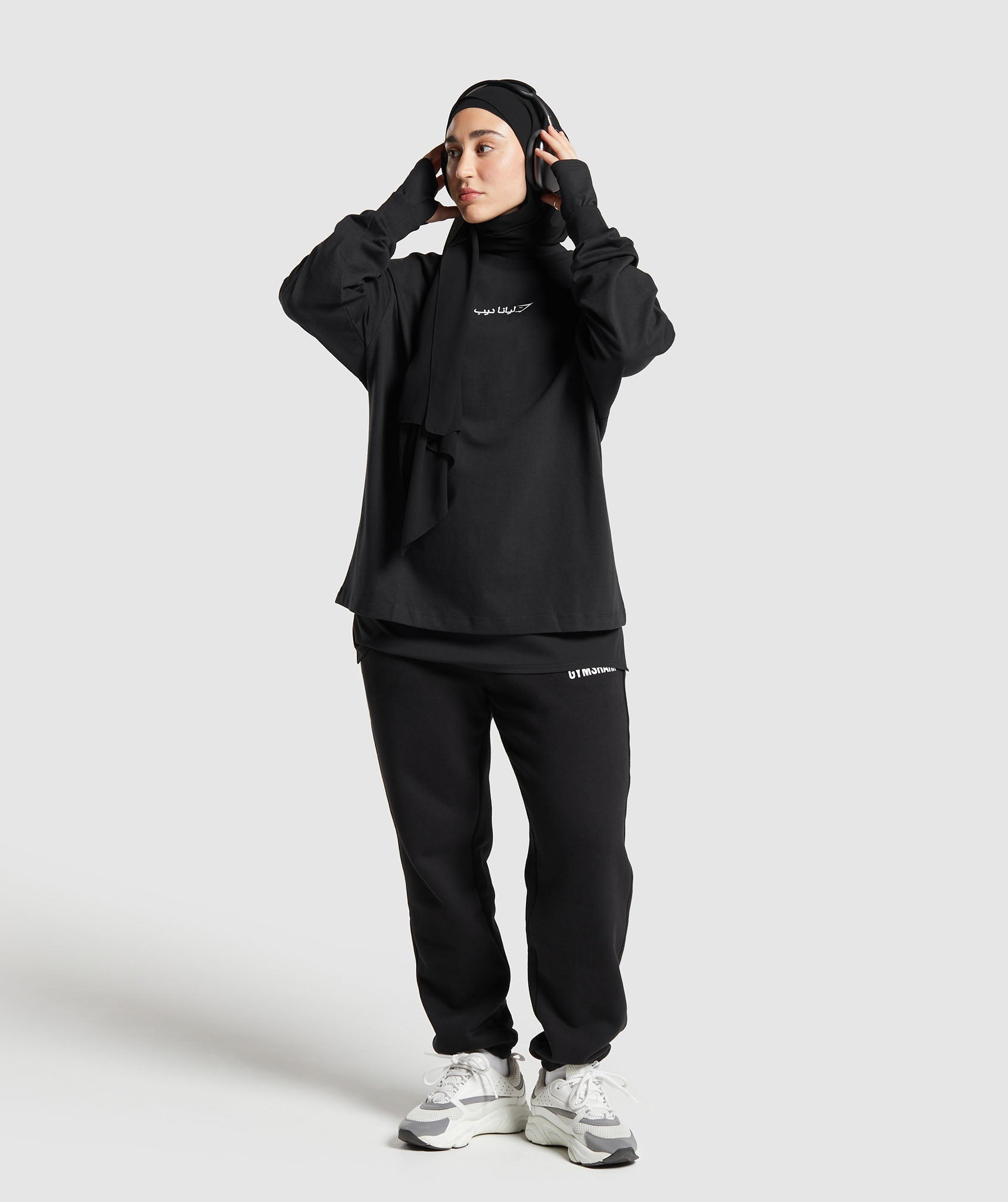 GYMSHARK GS X Leana Deeb Relaxed-Fit Longline Tee in Onyx Black 