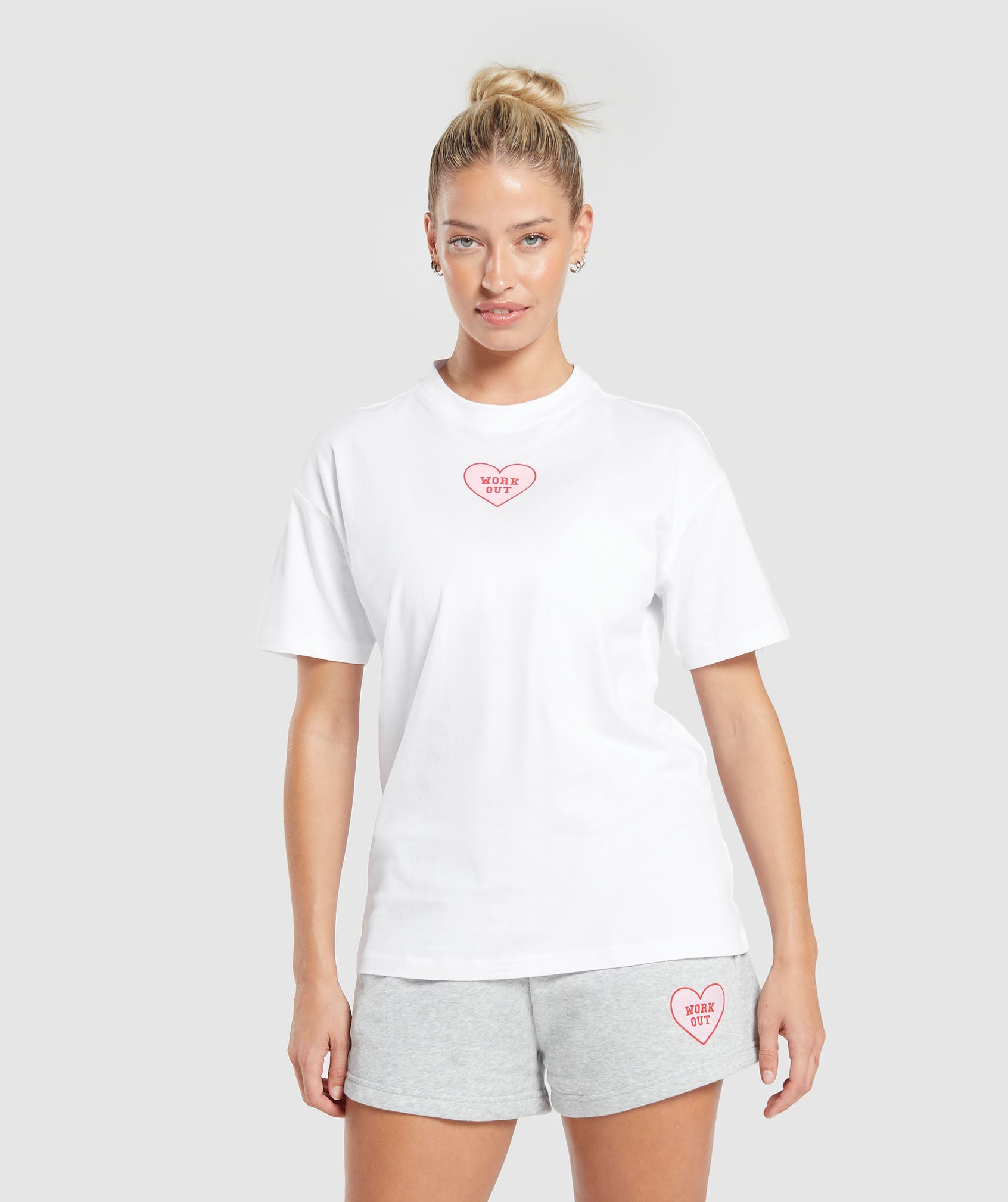 GYMSHARK Gymshark Love Hearts Relaxed Fit Graphic Tee - Crisp White, Casual Streetwear Essential