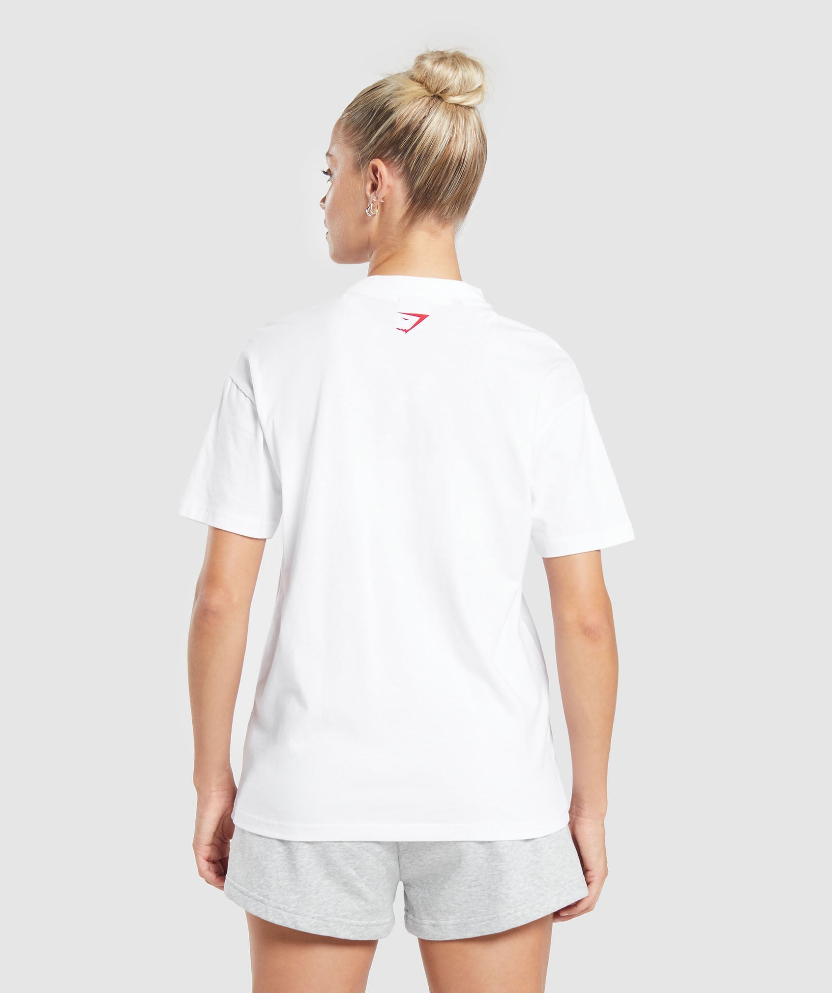 GYMSHARK Gymshark Love Hearts Relaxed Fit Graphic Tee - Crisp White, Casual Streetwear Essential 