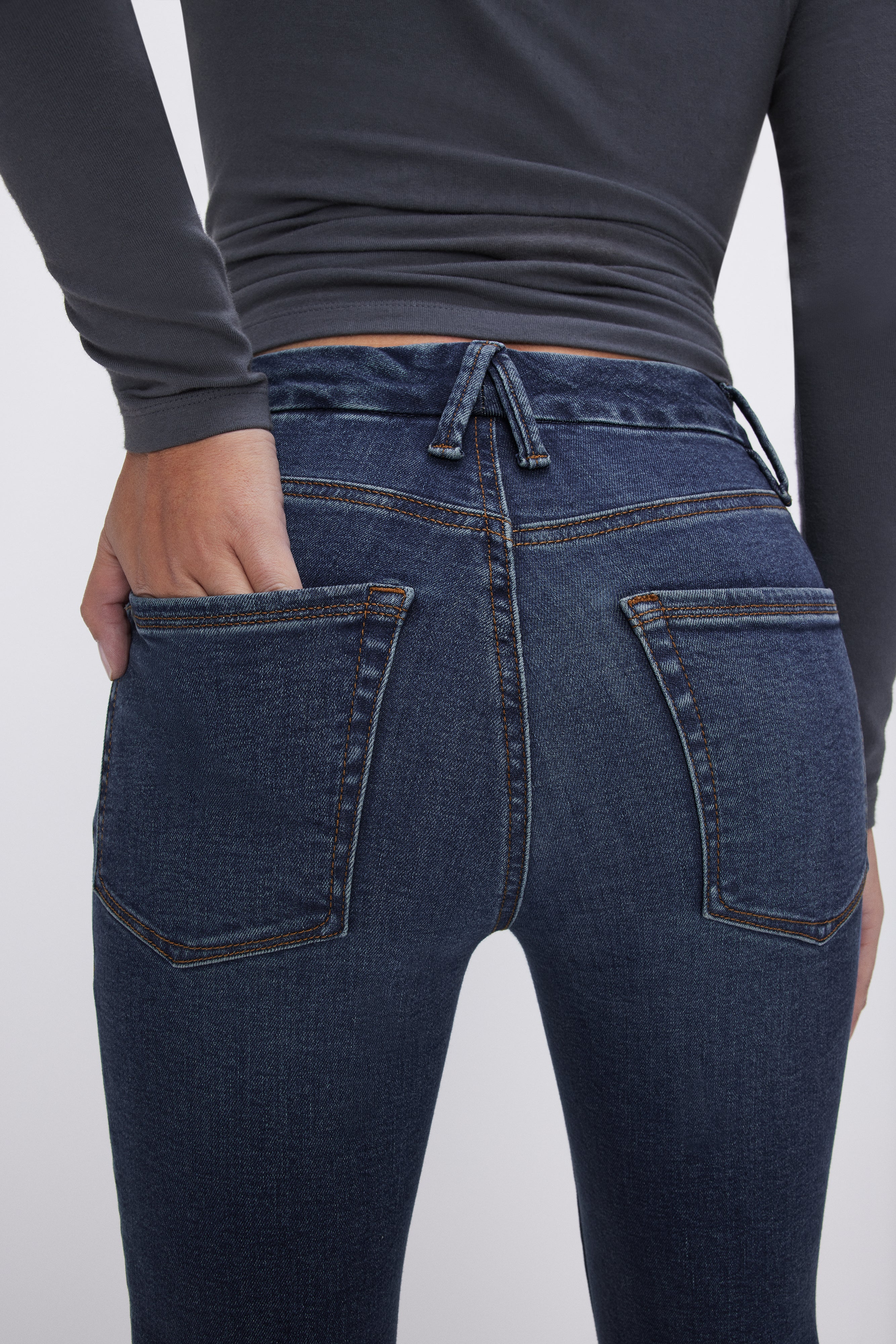 GOOD AMERICAN Classic Slim Fit Petite Jeans in Midnight Wash | BLUE004 