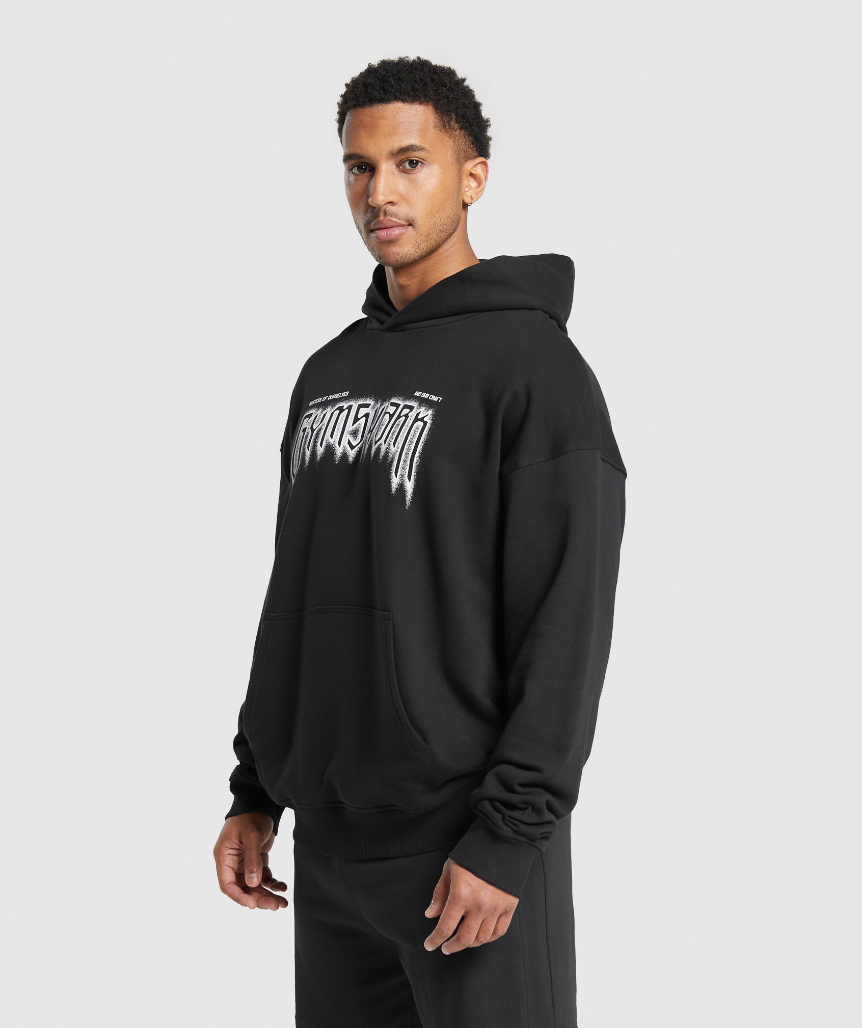 GYMSHARK Premium Craftsmanship Men's Black Pullover Hoodie - Athletic Training Essential
