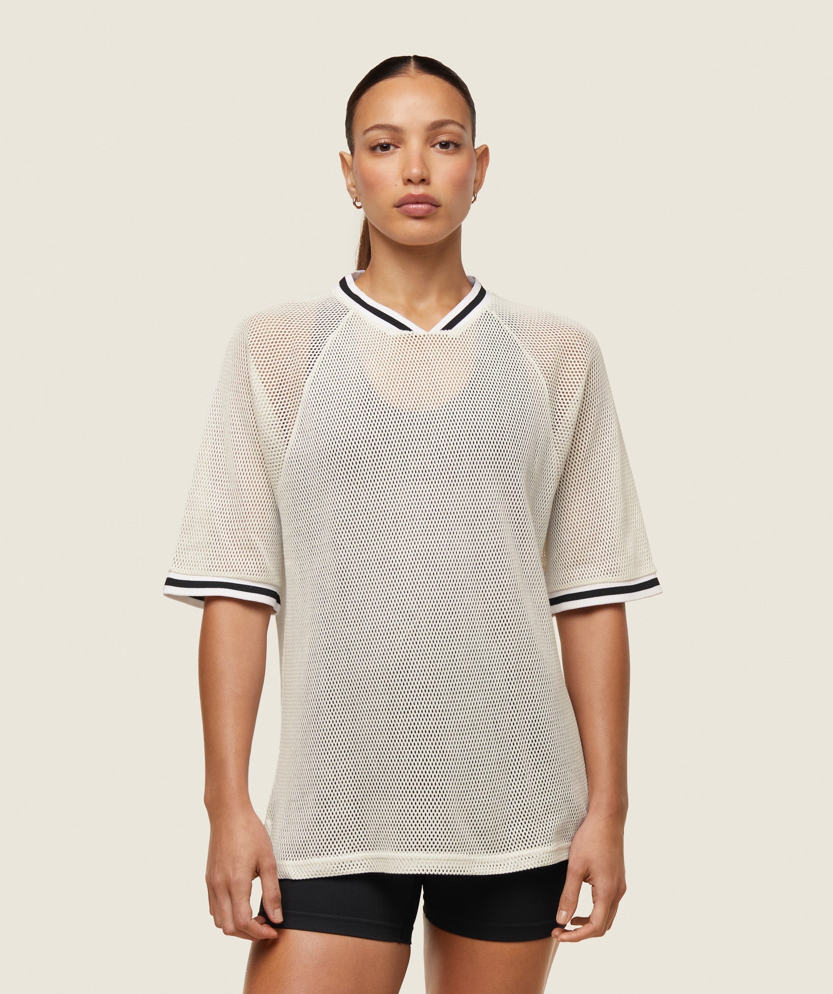 GYMSHARK Gymshark Breathable Mesh Layered T-Shirt - Lightweight Everyday Top in Black/Soft White