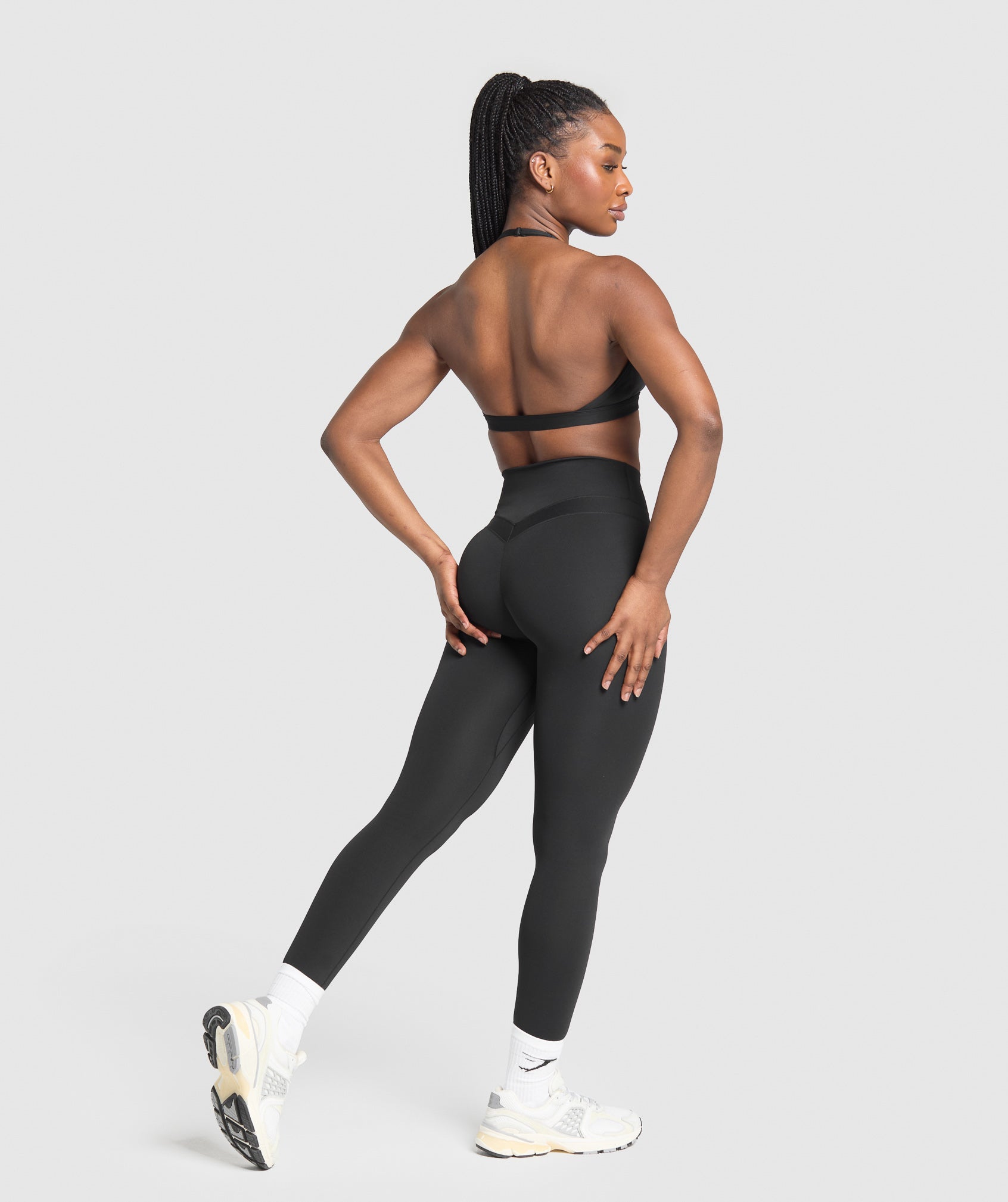 GYMSHARK Sleek Crisscross Support Sports Bra - Onyx Black 