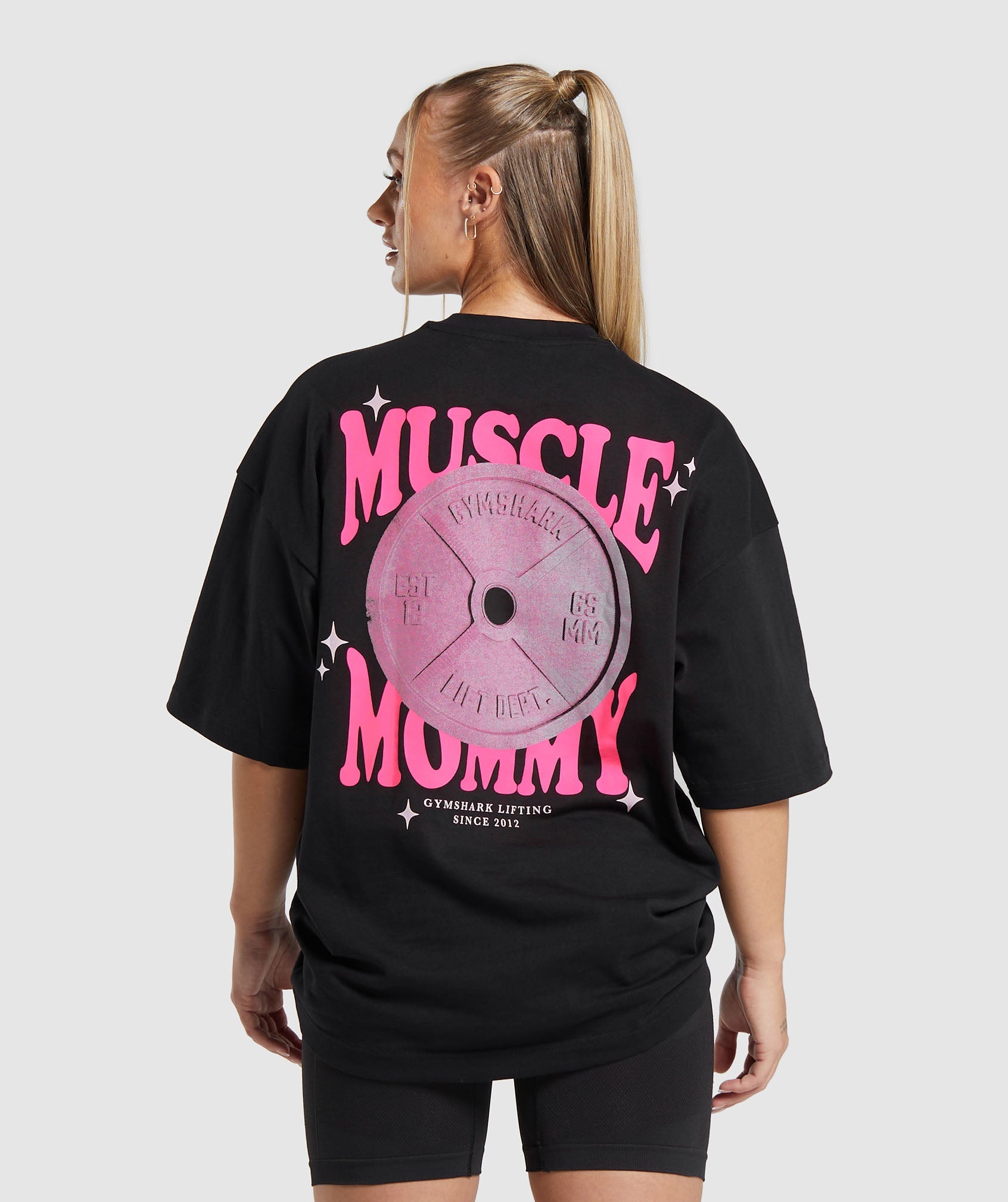 GYMSHARK Gymshark Muscle Mom Design Oversized Boyfriend Cut Tee - Solid Black
