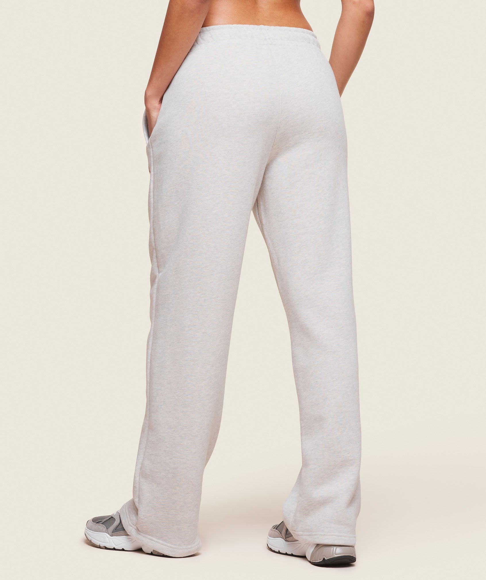 GYMSHARK GYMSHARK Training Essential Straight-Leg Sweatpants in Heather Light Grey 