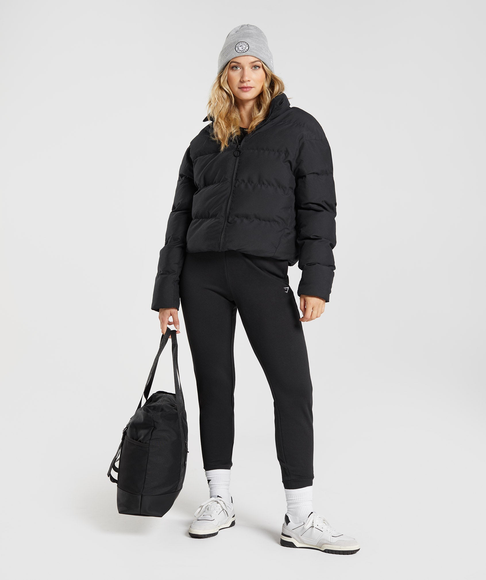GYMSHARK GYMSHARK Lightweight Winter-Ready Puffer Coat | Insulated Quilted Jacket in Midnight Black 