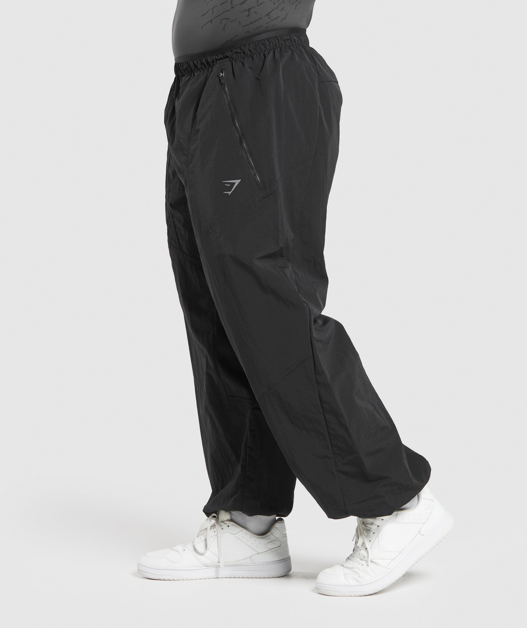 GYMSHARK Performance Parachute Joggers - Lightweight Training Pants in Jet Black 