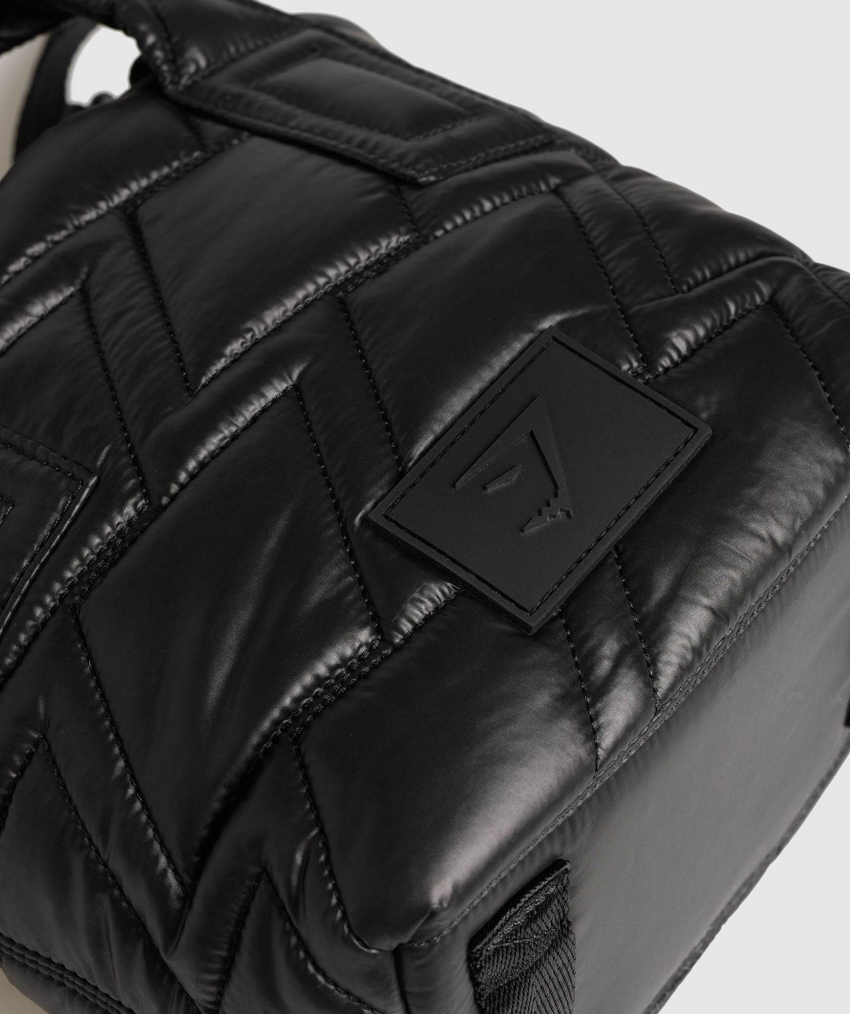GYMSHARK Gymshark Premium Quilted Crossbody Bag - Stylish Compact Tote for Everyday Essentials in Jet Black